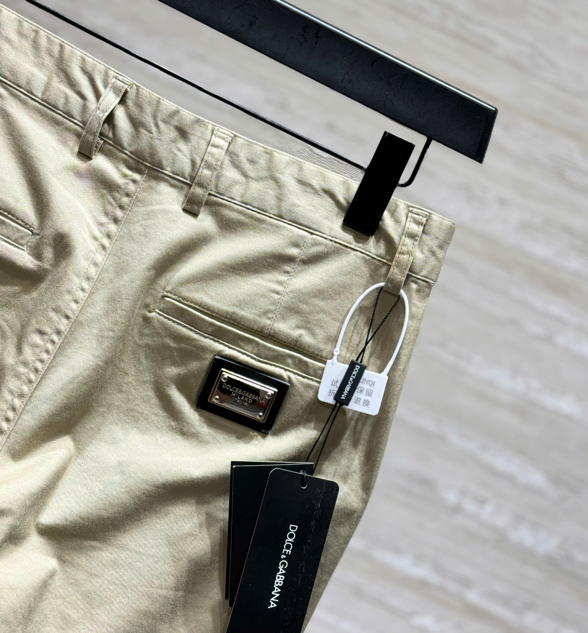 Quần kaki Dolce Gabbana DG Be logo tag vuông Like Auth DDT