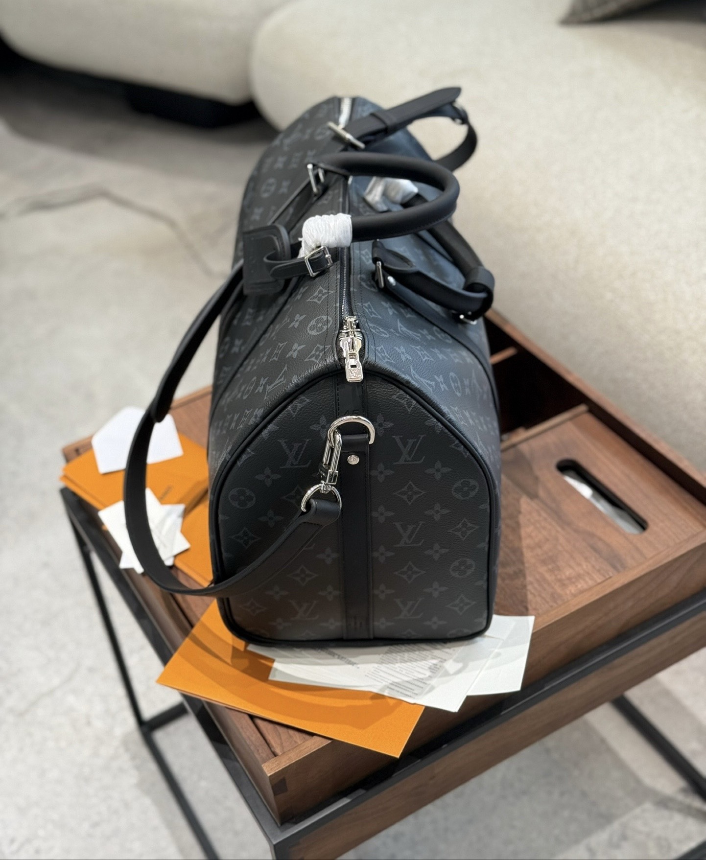 Túi trống du lịch Louis Vuitton LV Đen họa tiết hoa vân logo LV full size 50cm Like Auth Fullbox phụ kiện PLD