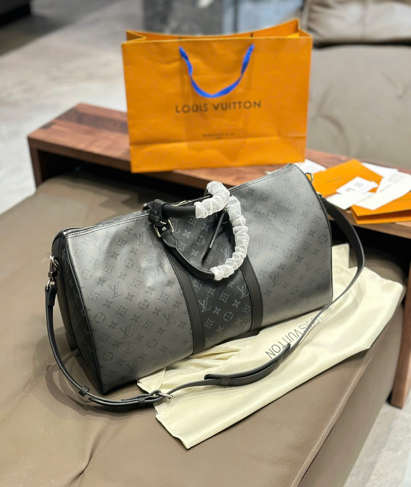 Túi trống du lịch Louis Vuitton LV Đen phối Xám họa tiết hoa vân logo LV size 50cm Like Auth Fullbox phụ kiện PLD