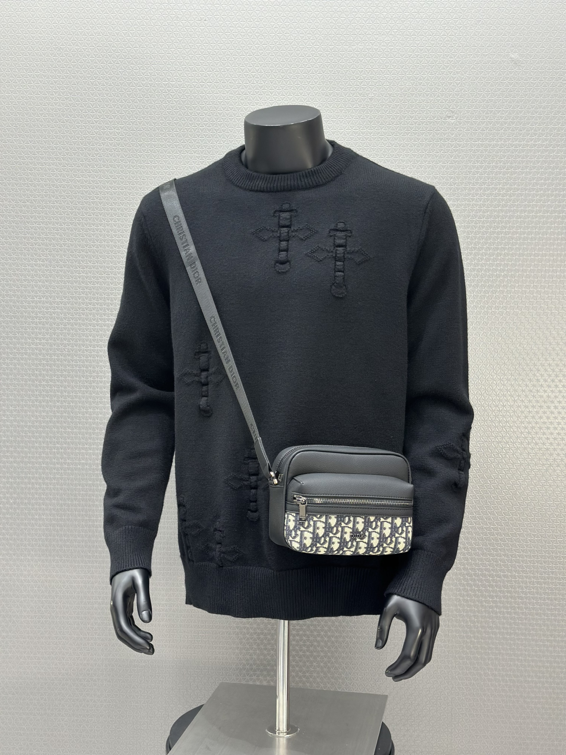 Áo sweater len Chrome Heart CH 1341 Đen logo nổi lưng ngực Like Auth XS-L VTN