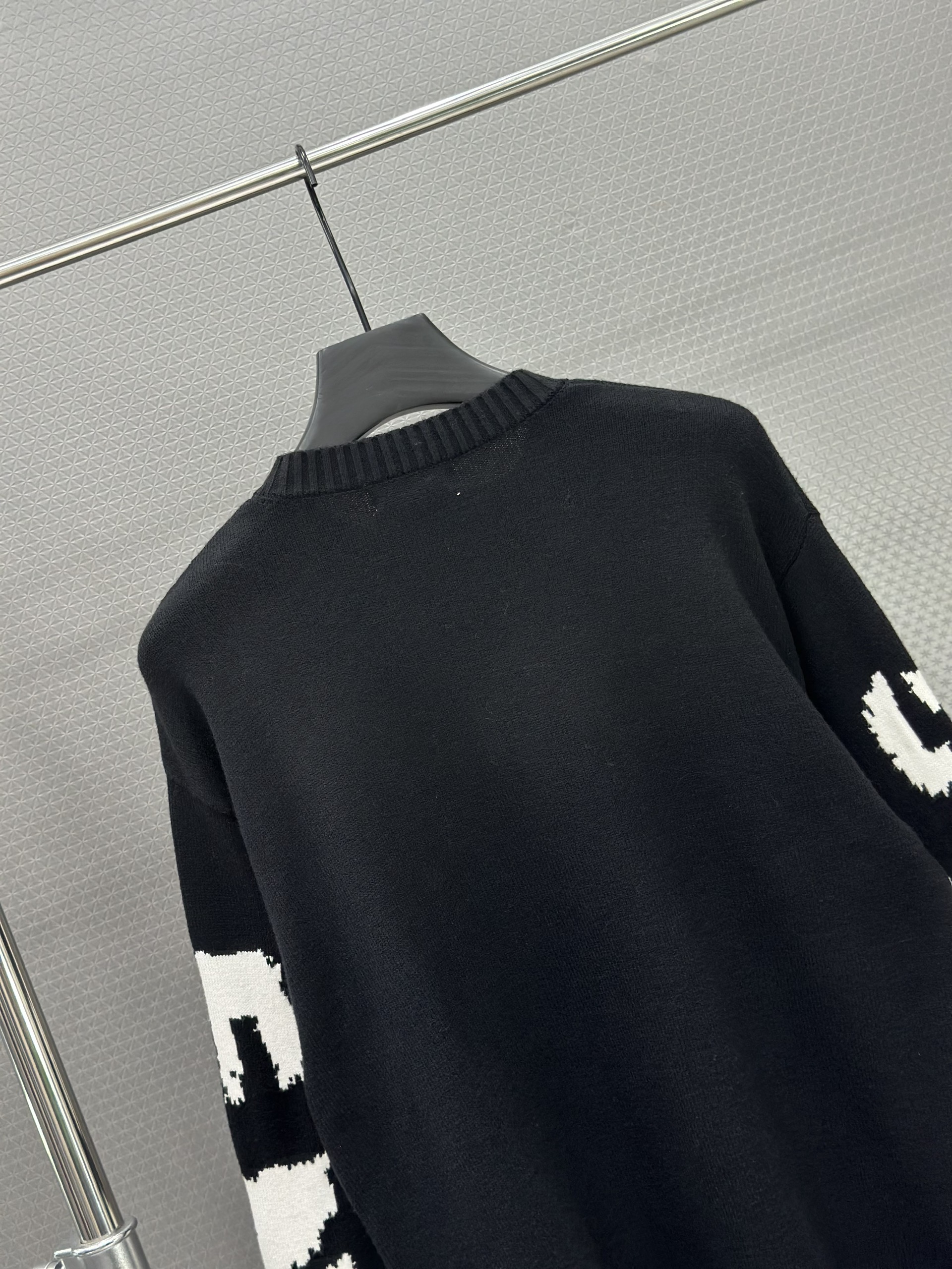 Áo sweater len Givenchy GVC 1344 Đen logo Trắng to Like Auth XS-L VTN