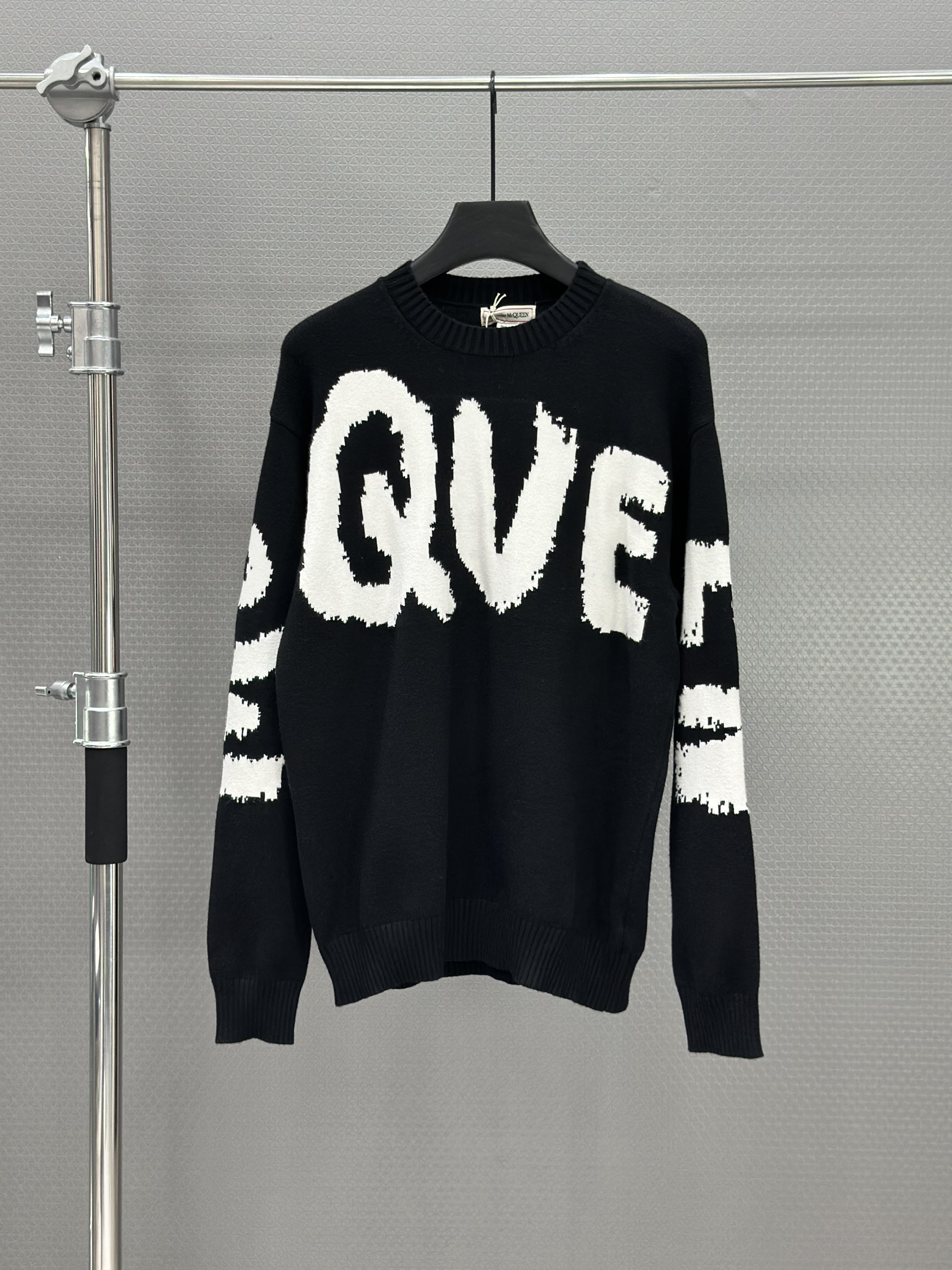 Áo sweater len Givenchy GVC 1344 Đen logo Trắng to Like Auth XS-L VTN