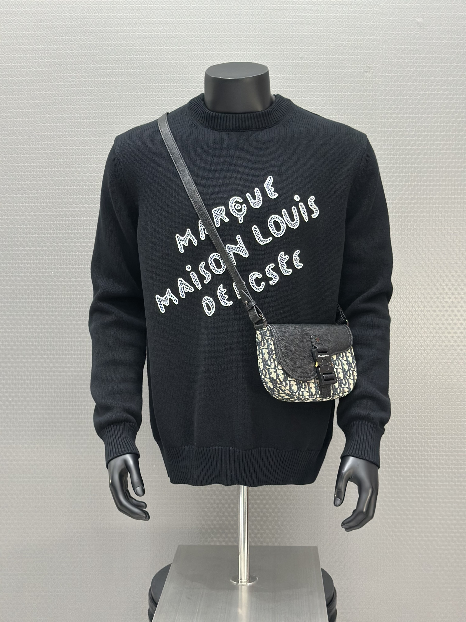 Áo sweater len Louis Vuitton LV 1340 Đen logo ngực Like Auth 46-52 VTN