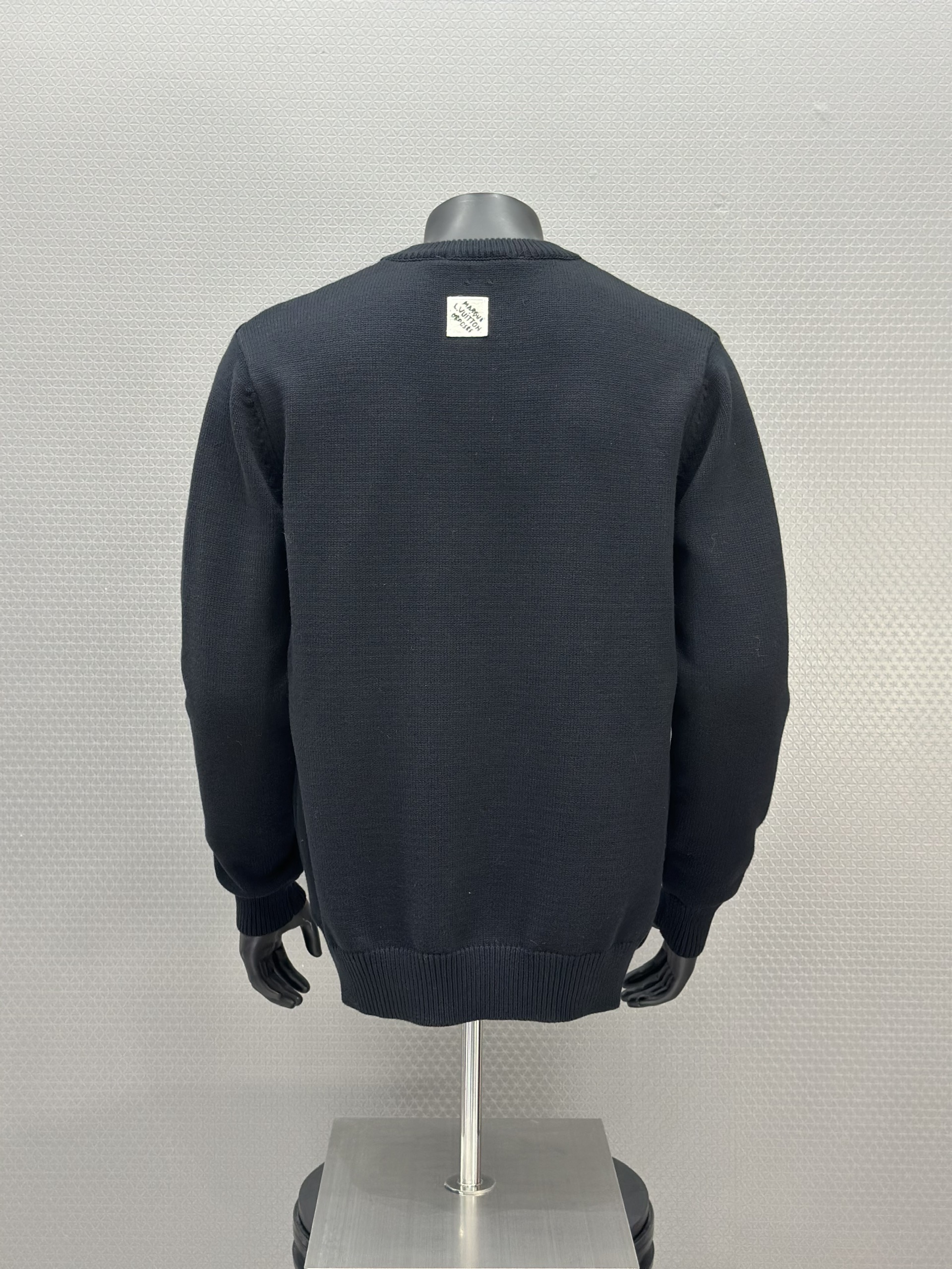 Áo sweater len Louis Vuitton LV 1340 Đen logo ngực Like Auth 46-52 VTN