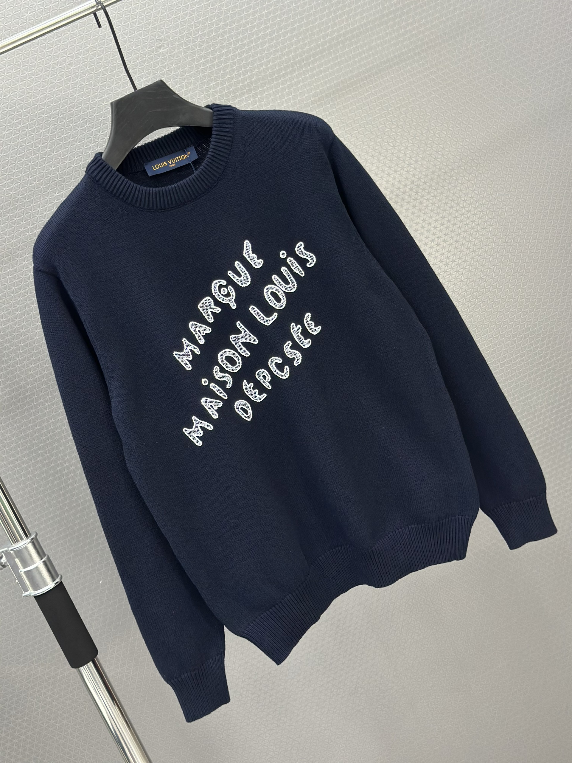 Áo sweater len Louis Vuitton LV 1340 Xanh Than logo ngực Like Auth 46-52 VTN