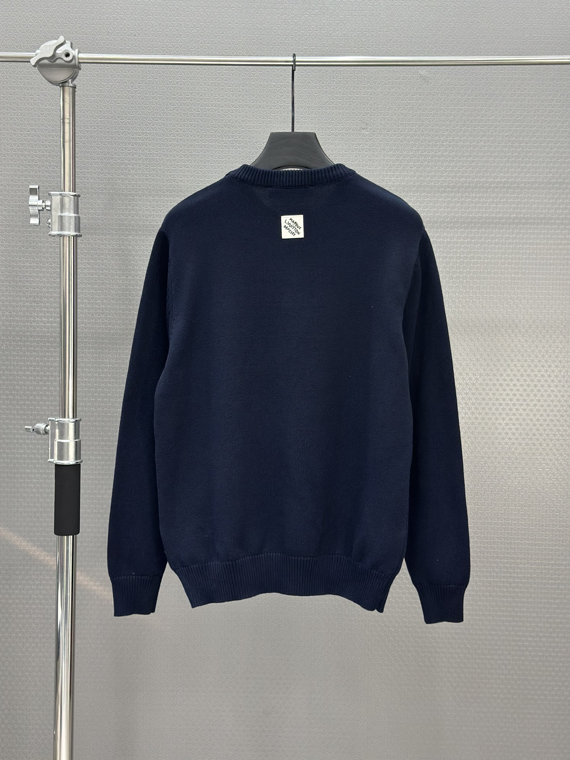 Áo sweater len Louis Vuitton LV 1340 Xanh Than logo ngực Like Auth 46-52 VTN