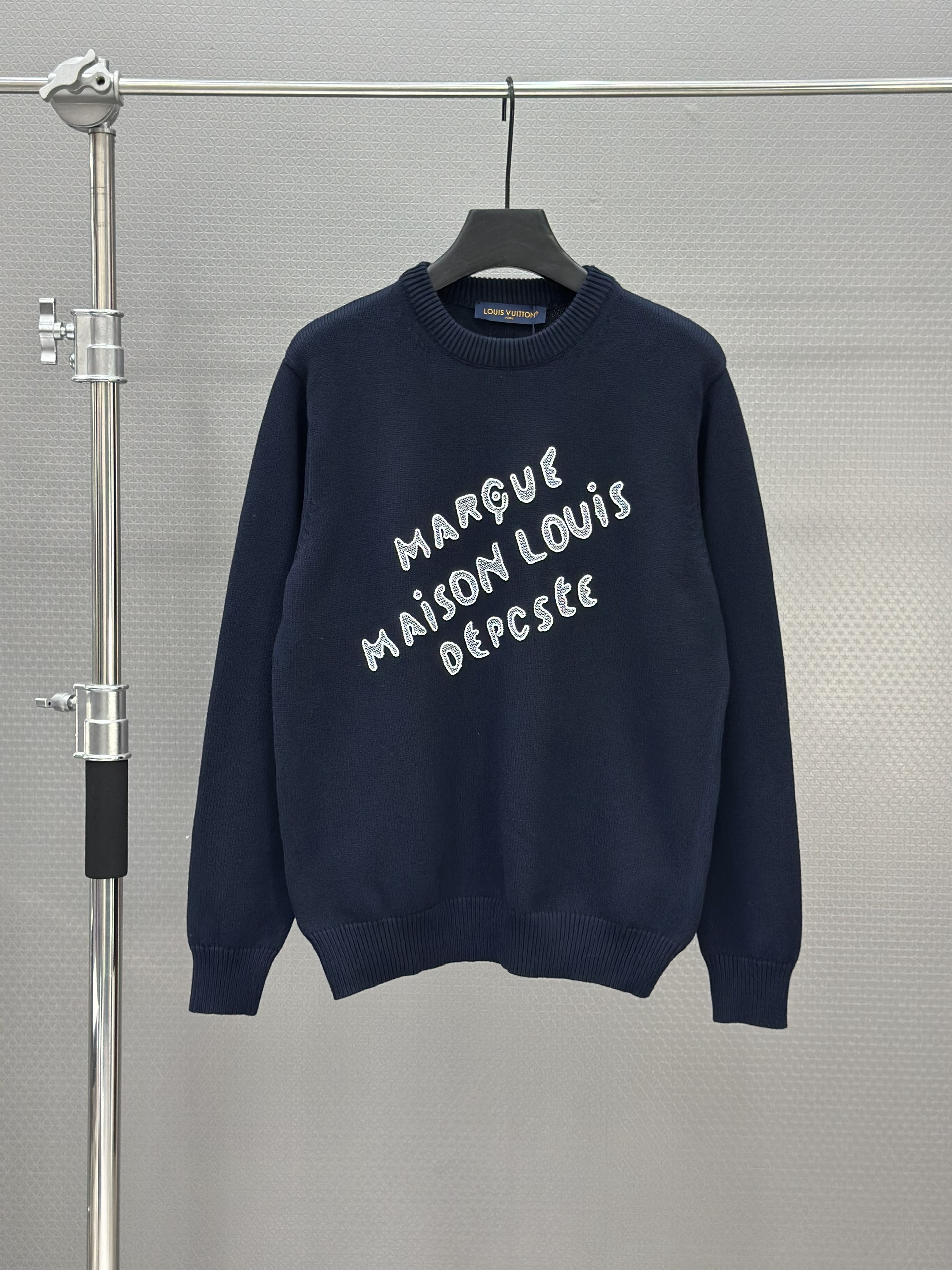 Áo sweater len Louis Vuitton LV 1340 Xanh Than logo ngực Like Auth 46-52 VTN