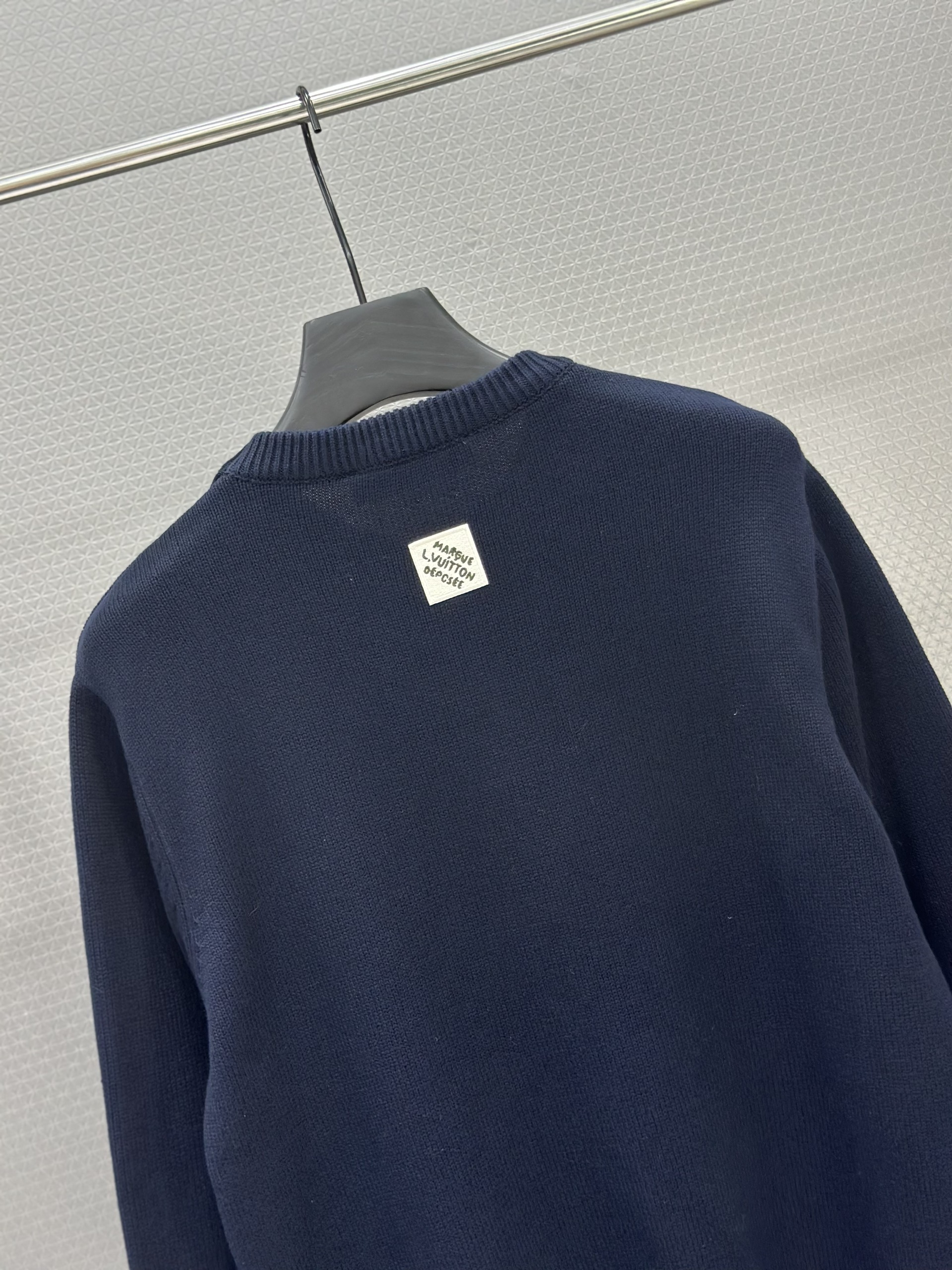Áo sweater len Louis Vuitton LV 1340 Xanh Than logo ngực Like Auth 46-52 VTN