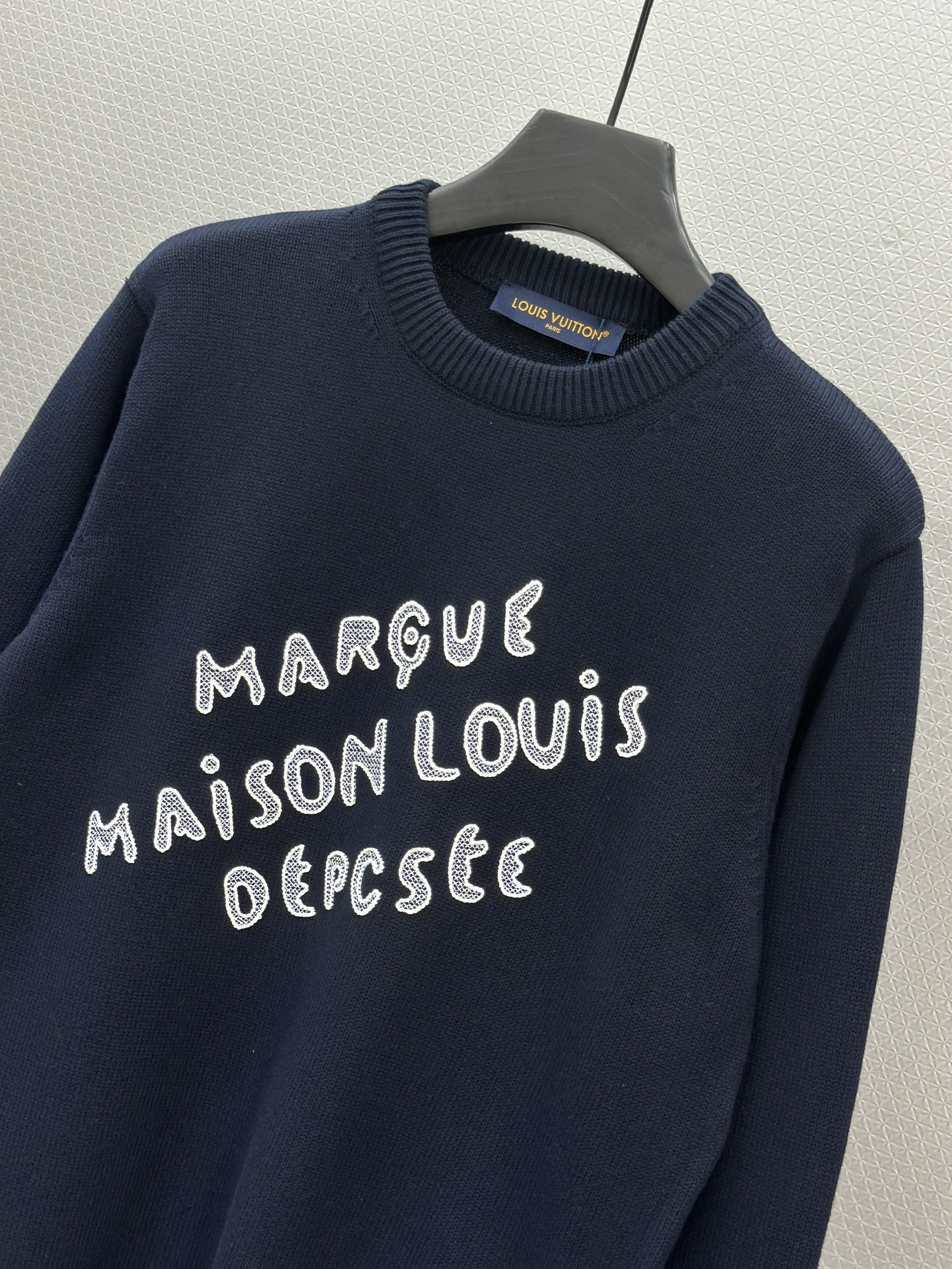 Áo sweater len Louis Vuitton LV 1340 Xanh Than logo ngực Like Auth 46-52 VTN