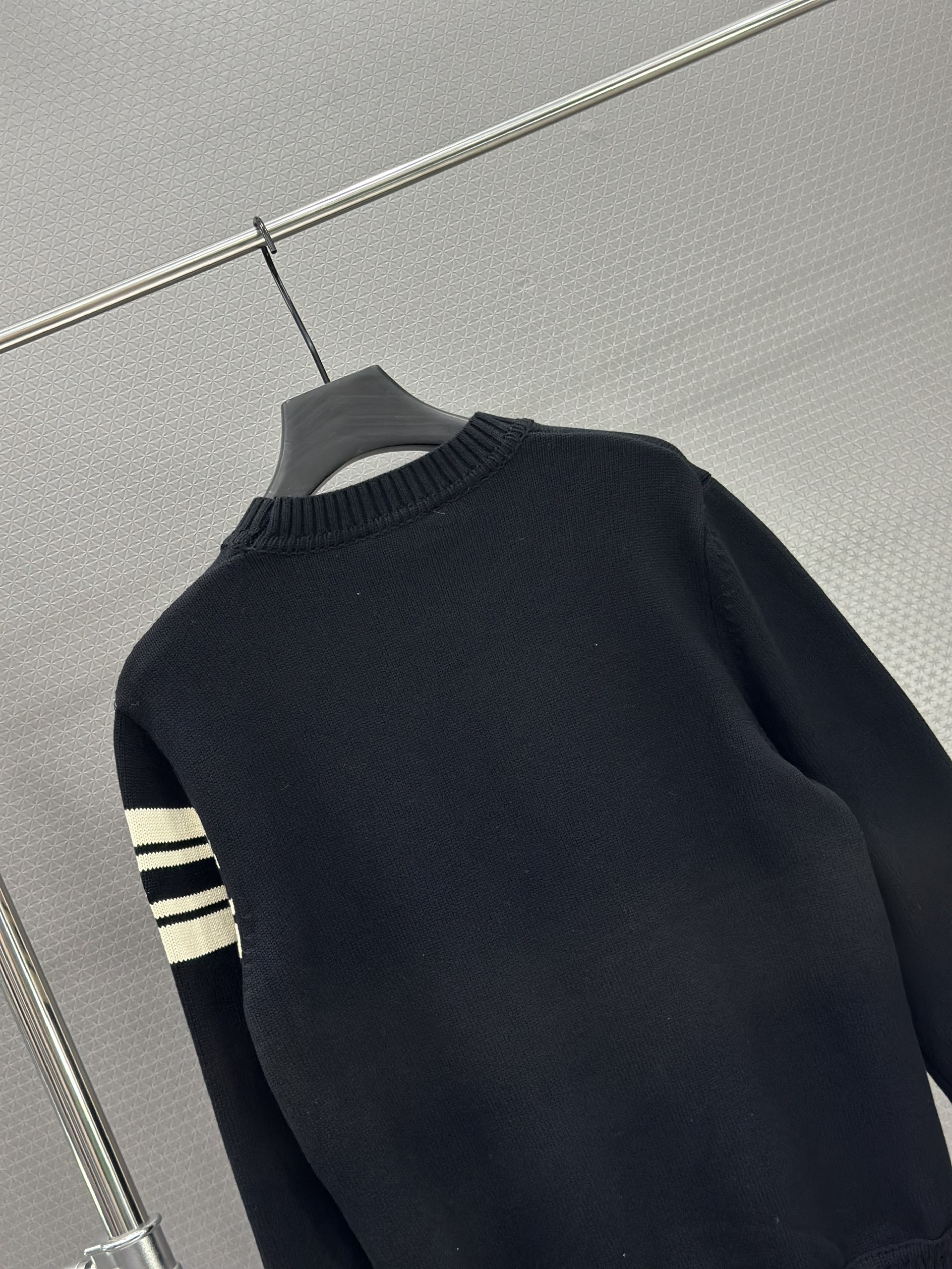 Áo sweater len Moncler Đen logo Vàng kẻ sọc tay Like Auth XS-L VTN