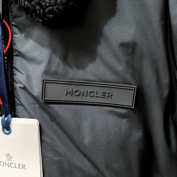 Áo khoác phao Moncler 25357 Đen 2 mặt gió cổ lông Cừu Like Auth 1-3 VTN