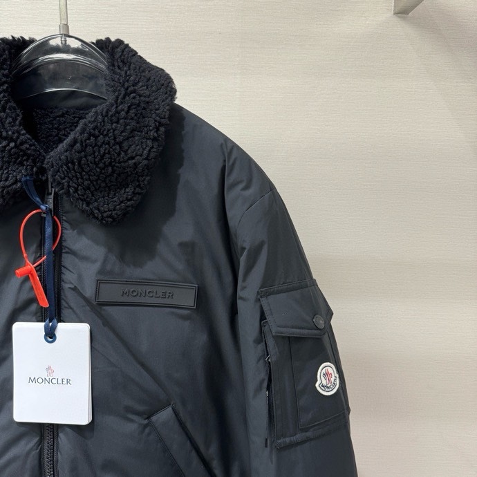 Áo khoác phao Moncler 25357 Đen 2 mặt gió cổ lông Cừu Like Auth 1-3 VTN