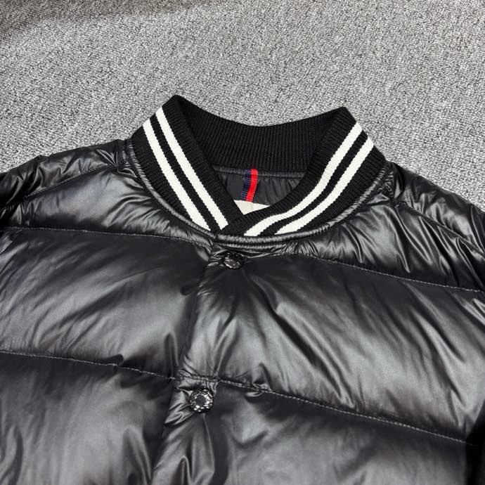 Áo khoác phao Moncler 8015 Đen tay len kẻ viền Trắng Like Auth 48-52 VTN