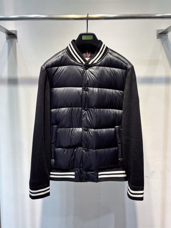 Áo khoác phao Moncler 8015 Đen tay len kẻ viền Trắng Like Auth 48-52 VTN