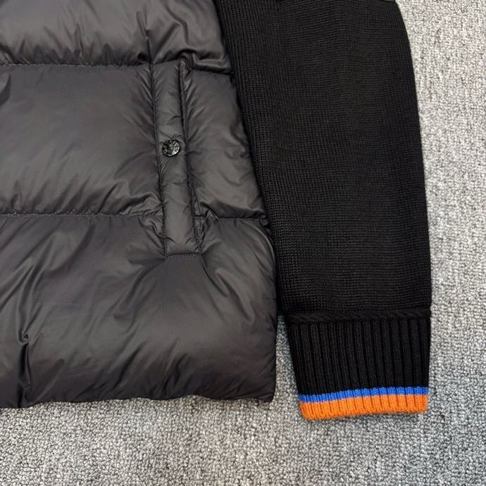 Áo khoác phao Moncler 770Đen tay len phối túi kẻ viền Cam Like Auth 48-52 VTN