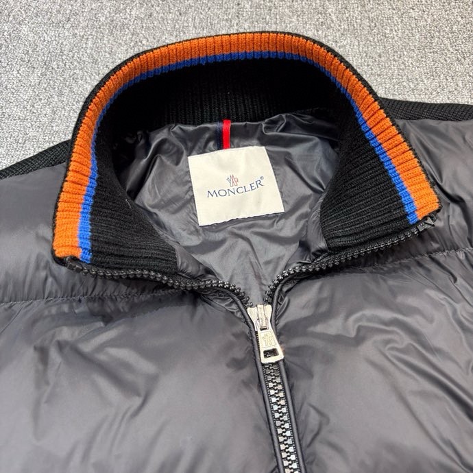 Áo khoác phao Moncler 770Đen tay len phối túi kẻ viền Cam Like Auth 48-52 VTN