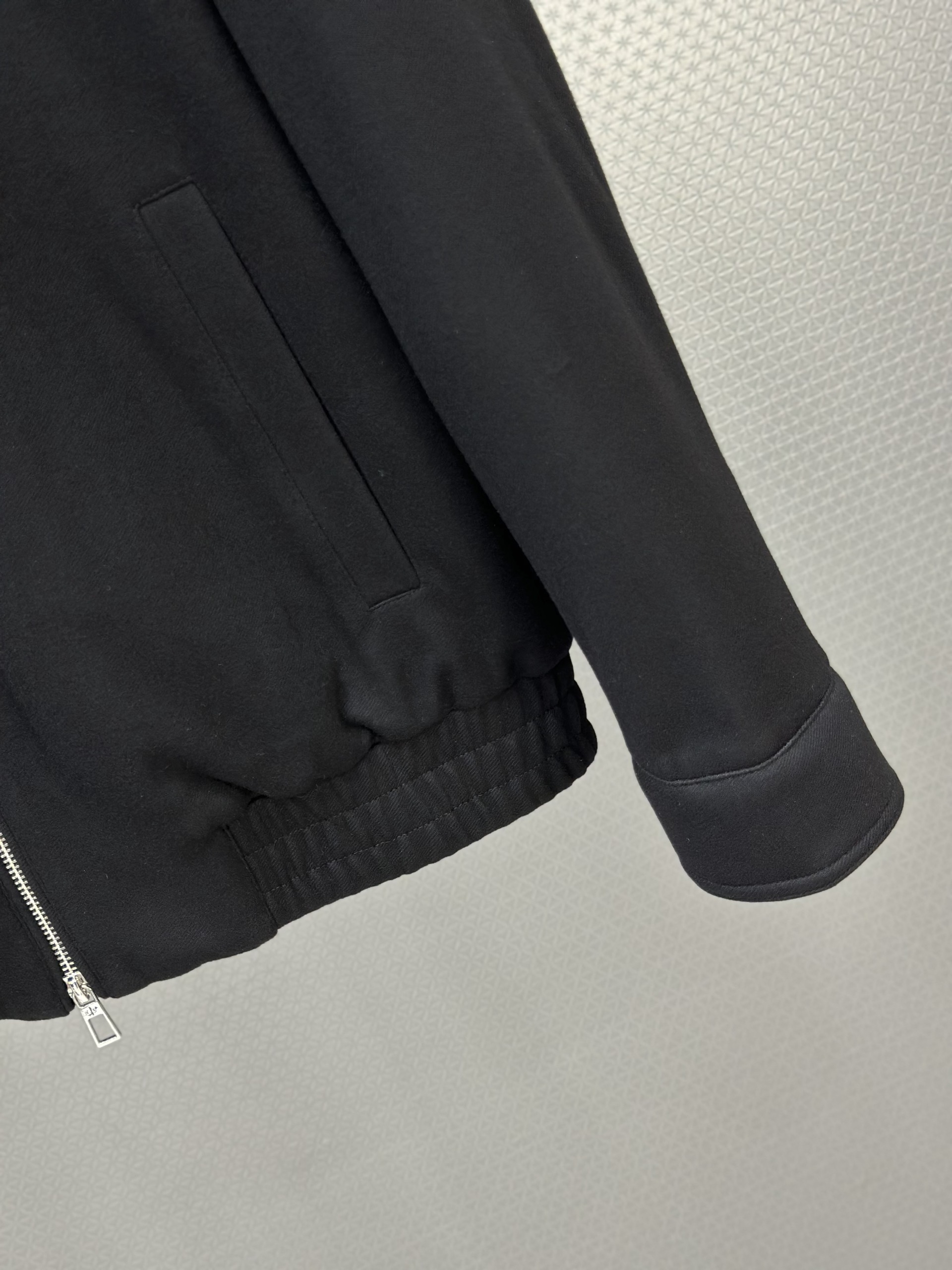 Áo khoác nỉ Lora 1329 Đen cổ bẻ Like Auth 48-52 VTN