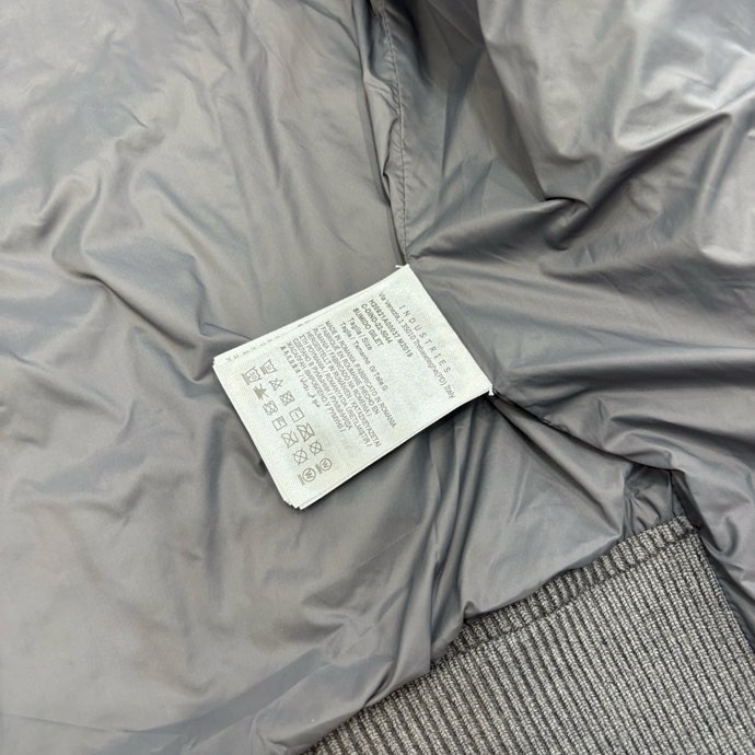 Áo khoác phao Moncler 730 Xám tay len kẻ sọc Trắng Like Auth 48-52 VTN