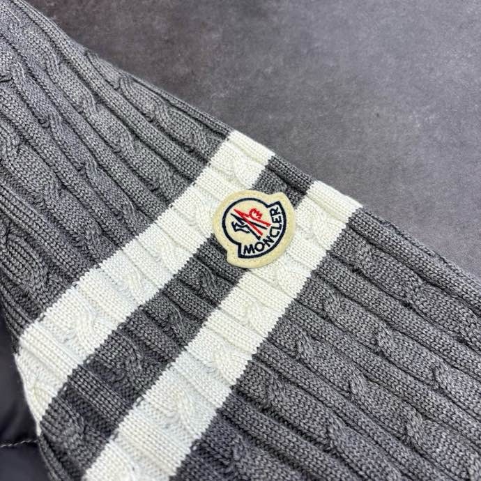 Áo khoác phao Moncler 730 Xám tay len kẻ sọc Trắng Like Auth 48-52 VTN