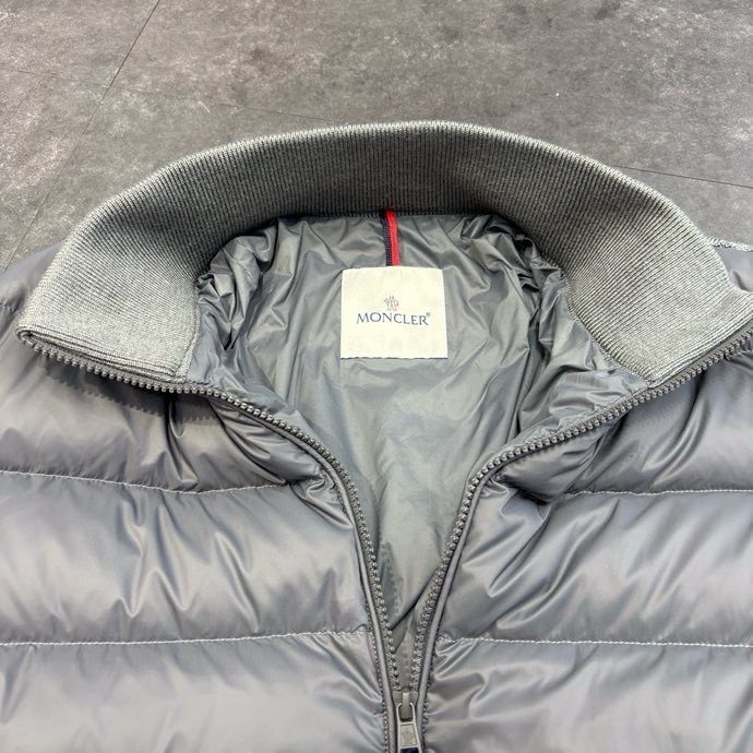 Áo khoác phao Moncler 730 Xám tay len kẻ sọc Trắng Like Auth 48-52 VTN