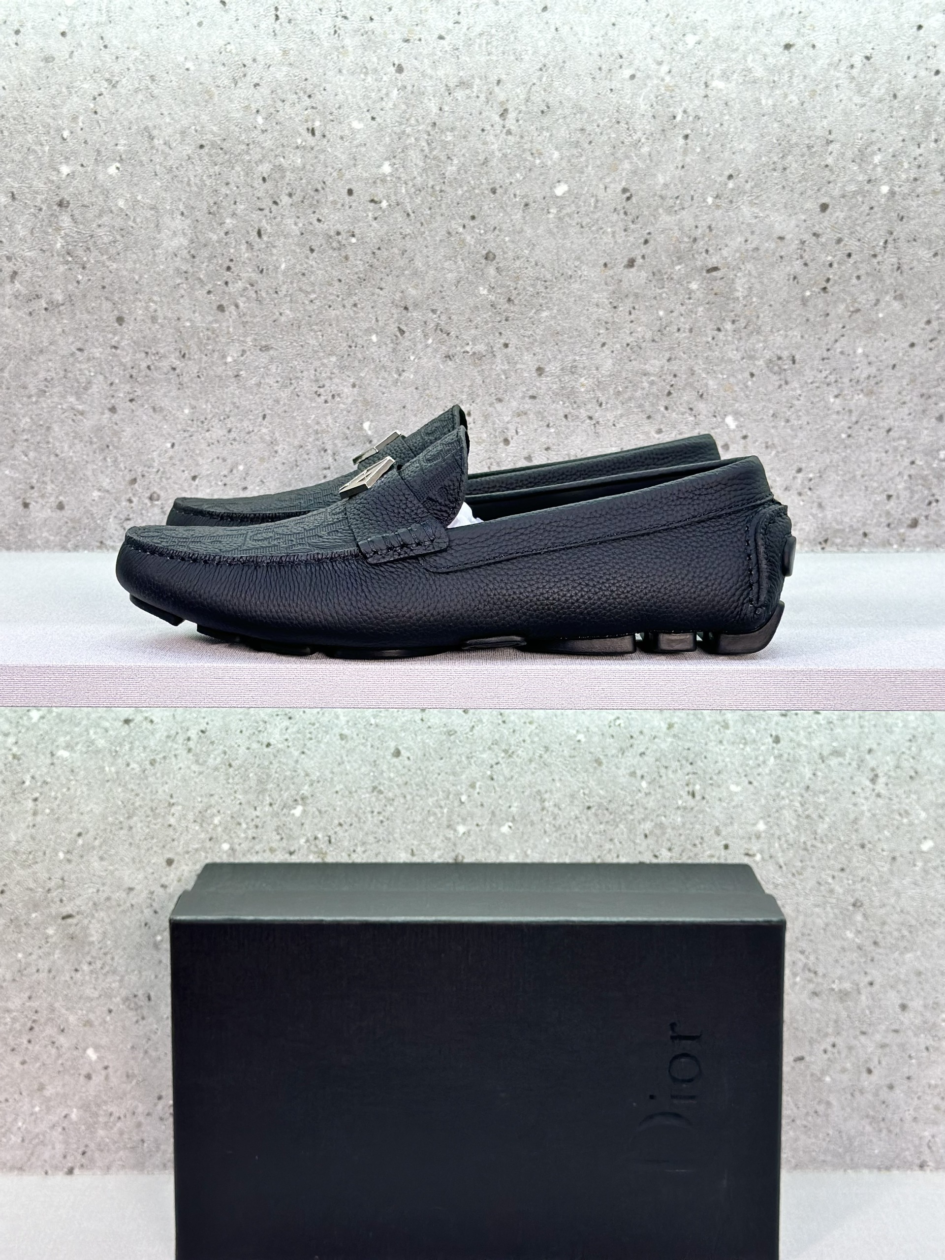 Giày lười moca Dior CD Đen sần họa tiết hoa vân dập chìm logo CD bạc Like Auth 1-1 on web fullbox VTN