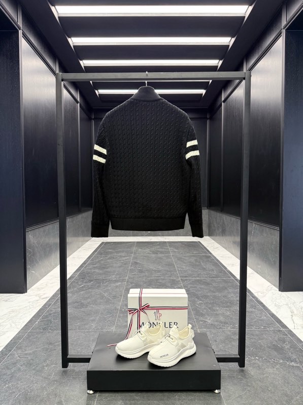 Áo khoác phao Moncler 730 Đen tay len kẻ sọc Trắng Like Auth 48-52 VTN