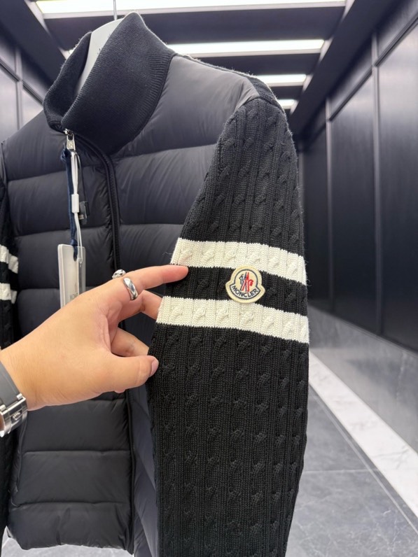 Áo khoác phao Moncler 730 Đen tay len kẻ sọc Trắng Like Auth 48-52 VTN