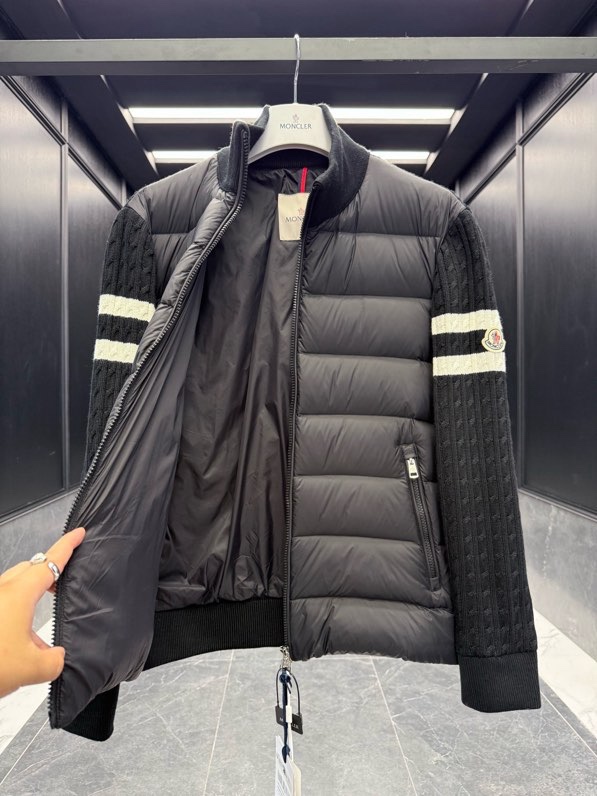 Áo khoác phao Moncler 730 Đen tay len kẻ sọc Trắng Like Auth 48-52 VTN