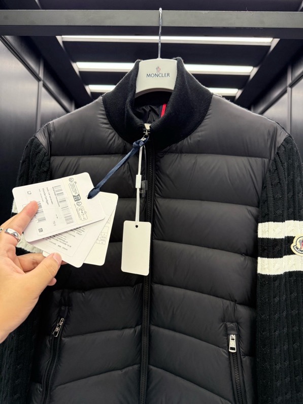 Áo khoác phao Moncler 730 Đen tay len kẻ sọc Trắng Like Auth 48-52 VTN