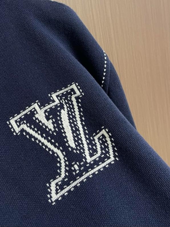 Áo khoác len Louis Vuitton LV 2510 Xanh Than mũ logo to tay ngực Like Auth S-L VTN