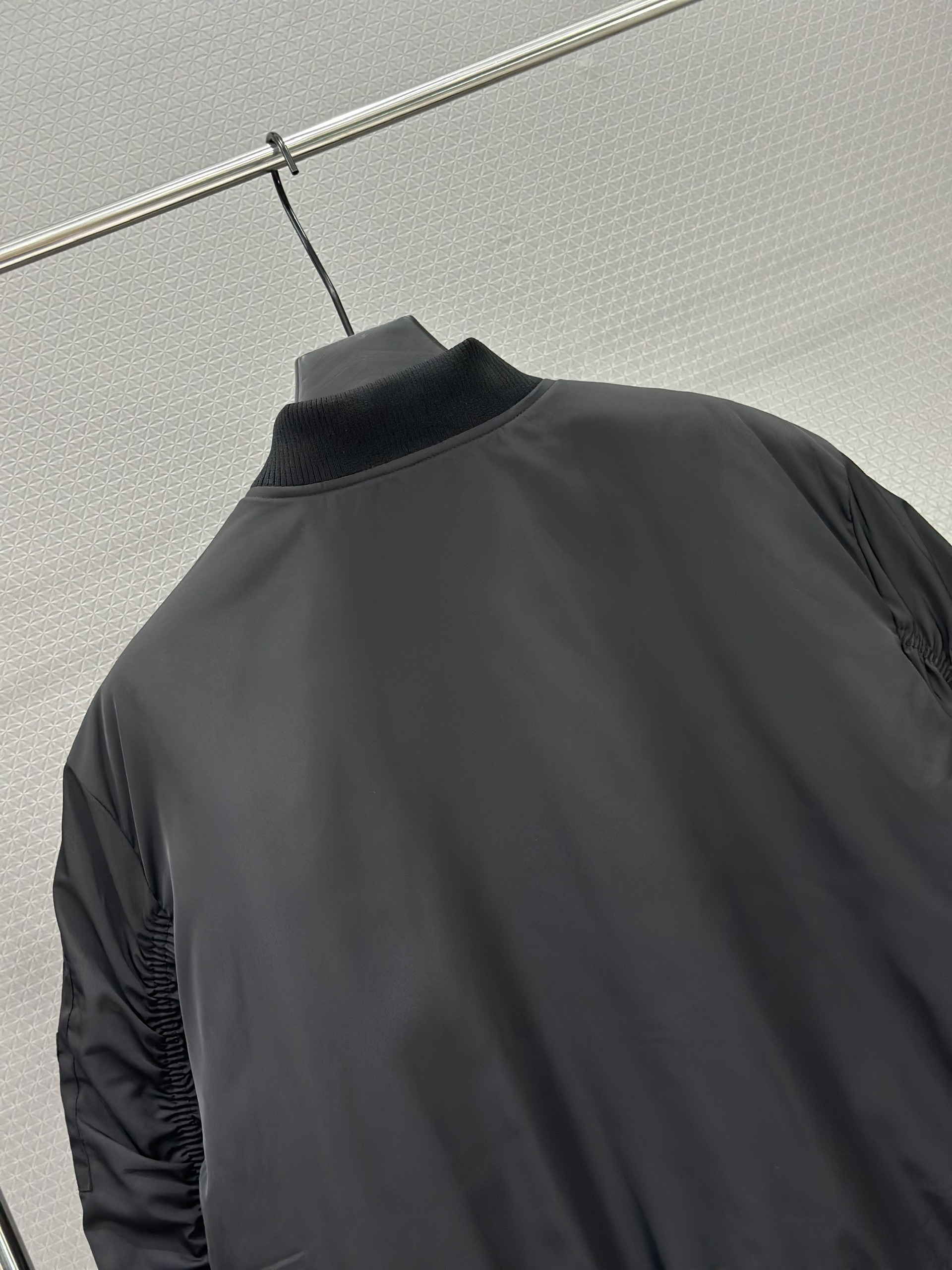 Áo khoác Bomber phao Adidas khóa Đen phối logo Trắng to Like Auth S-XL VTN