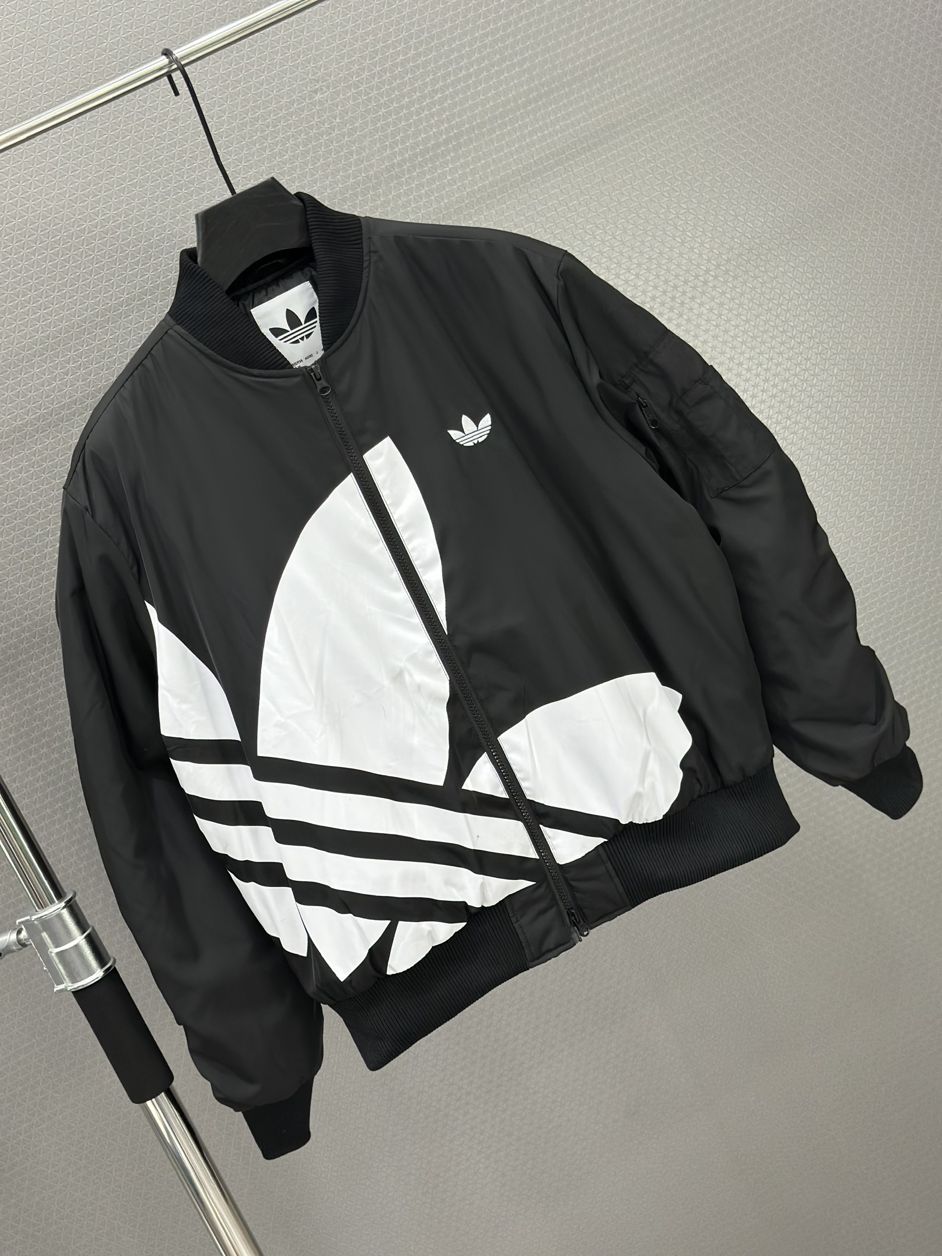 Áo khoác Bomber phao Adidas khóa Đen phối logo Trắng to Like Auth S-XL VTN
