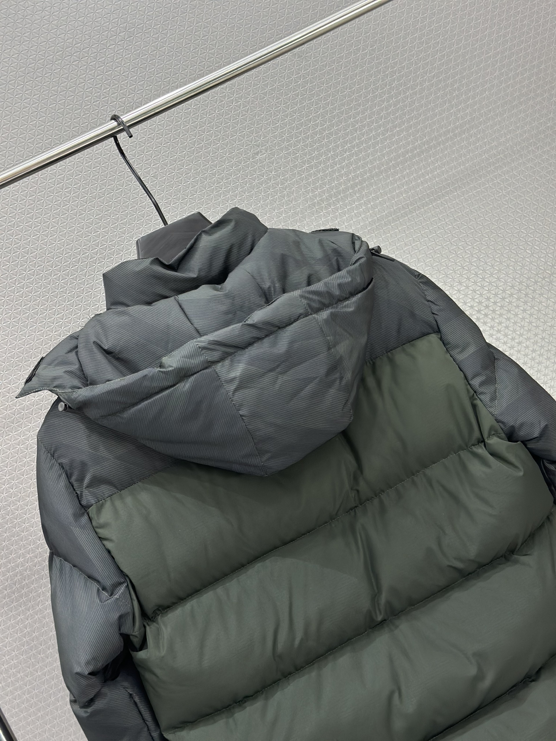 Áo khoác phao Adidas khóa mũ Xanh Rêu Like Auth L-3XL VTN