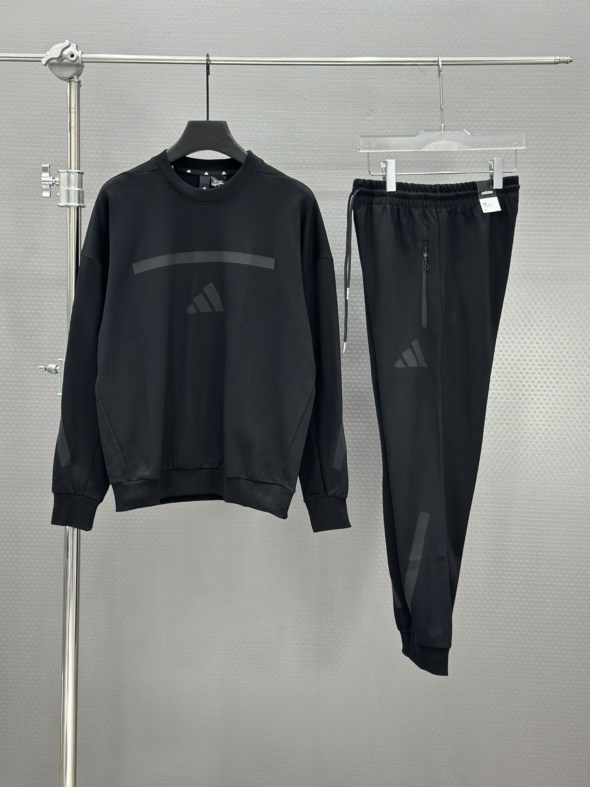 Set bộ thu đông Adidas Đen cổ tròn logo ngực Like Auth XS-M VTN