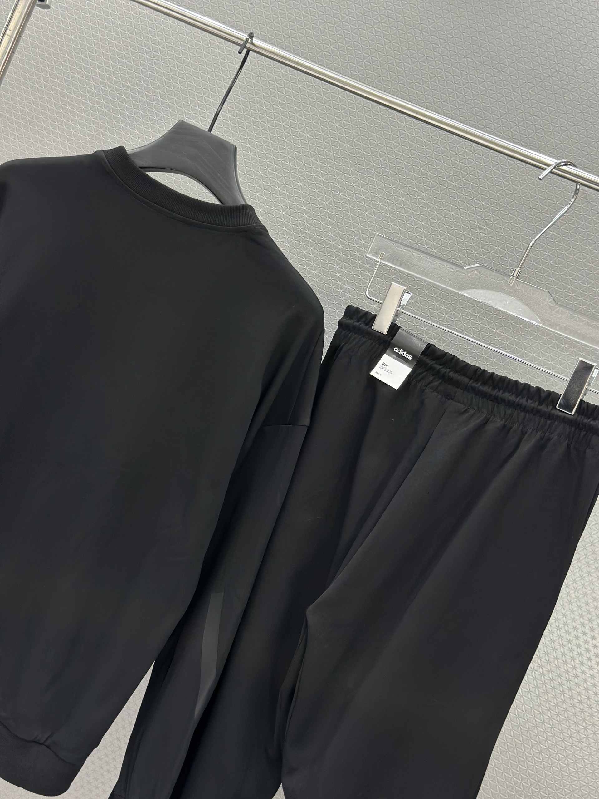 Set bộ thu đông Adidas Đen cổ tròn logo ngực Like Auth XS-M VTN