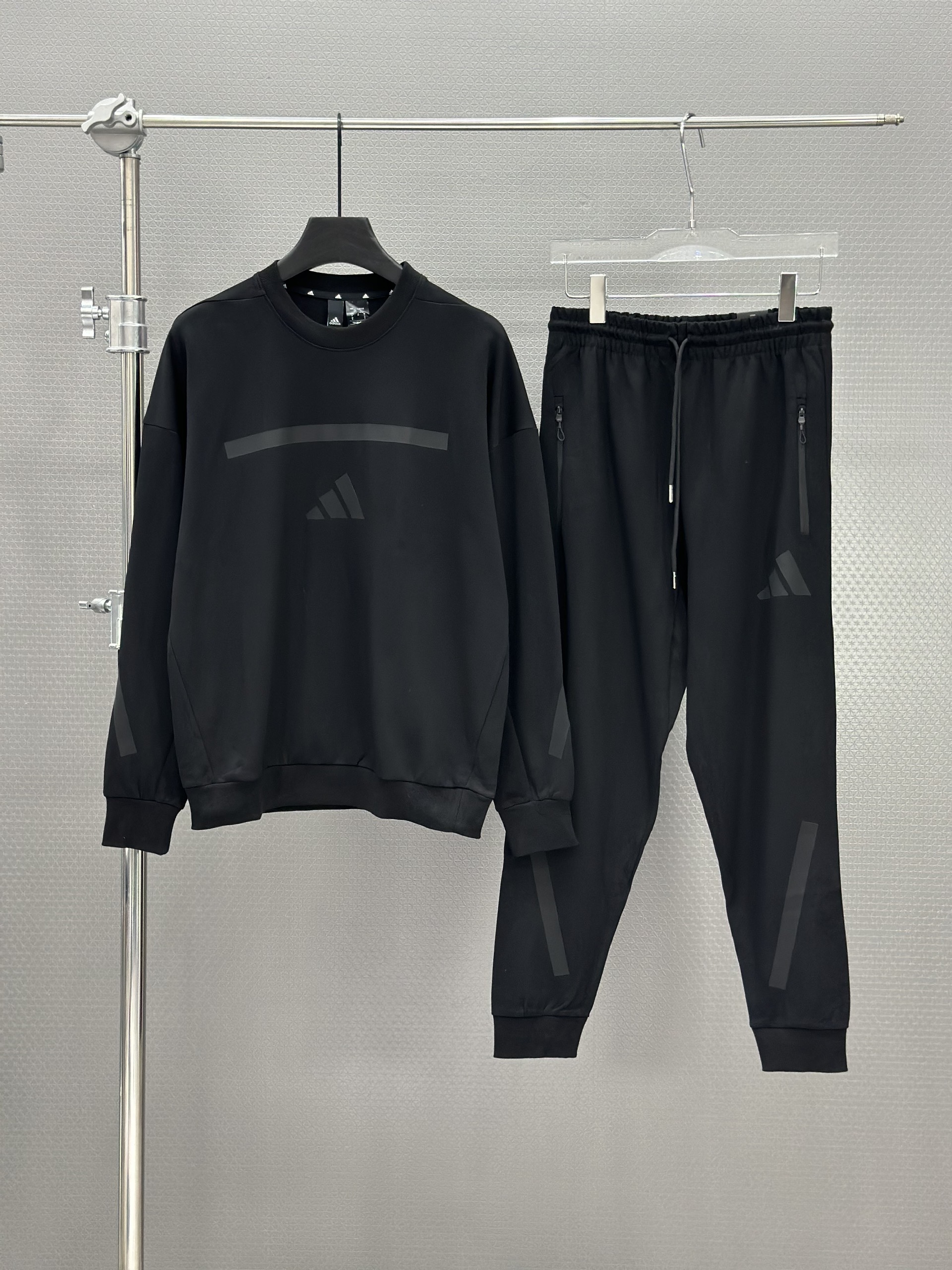 Set bộ thu đông Adidas Đen cổ tròn logo ngực Like Auth XS-M VTN