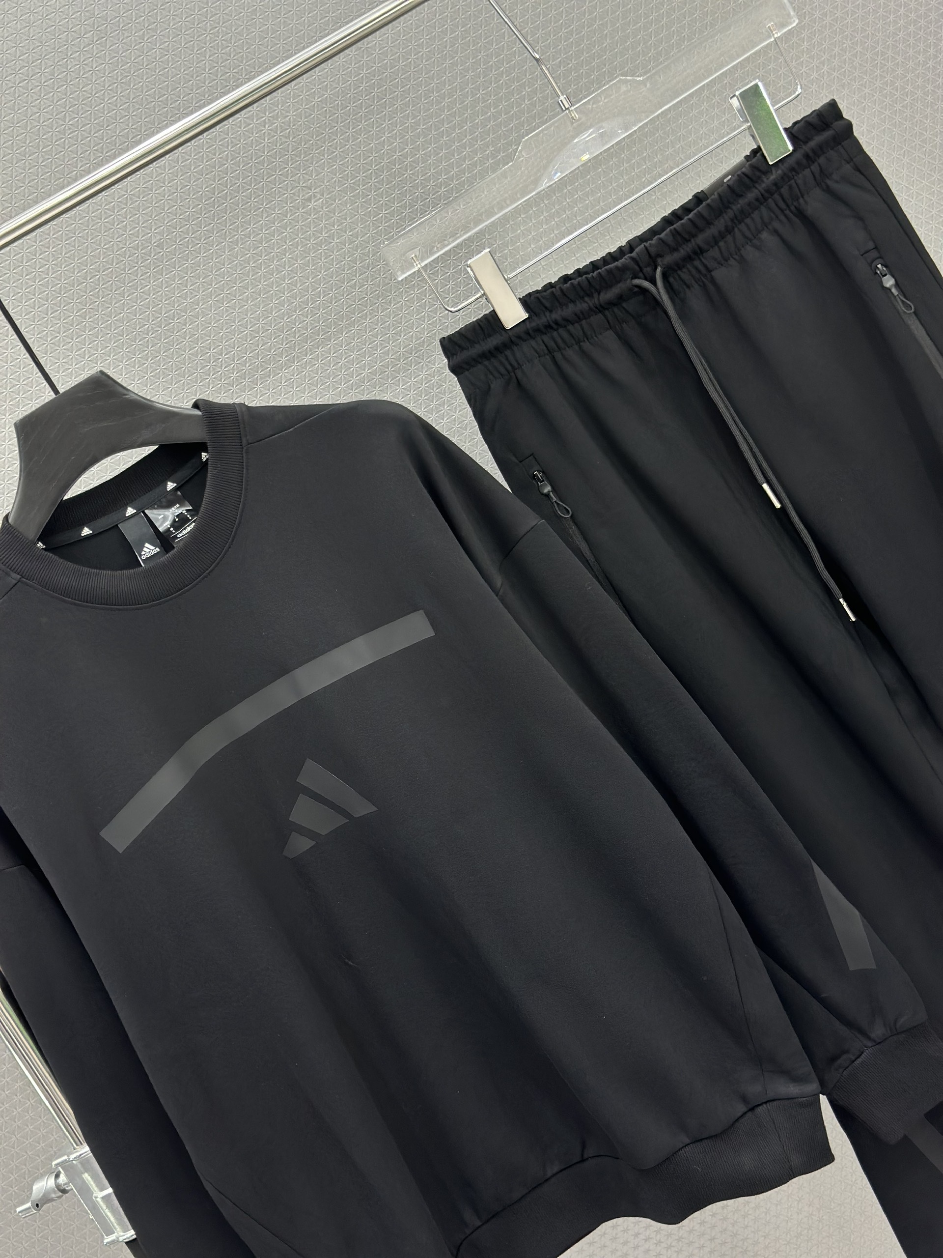 Set bộ thu đông Adidas Đen cổ tròn logo ngực Like Auth XS-M VTN