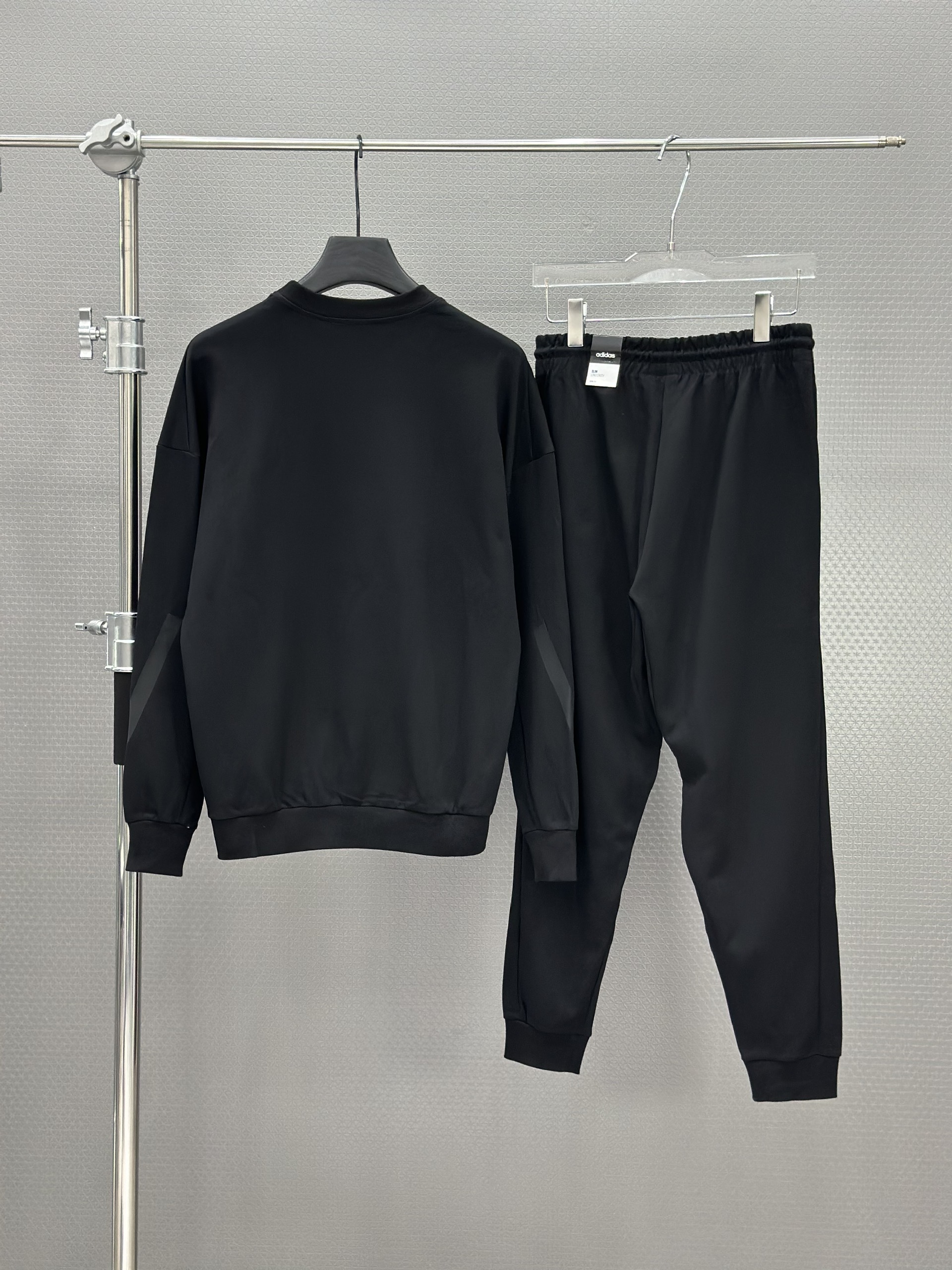 Set bộ thu đông Adidas Đen cổ tròn logo ngực Like Auth XS-M VTN