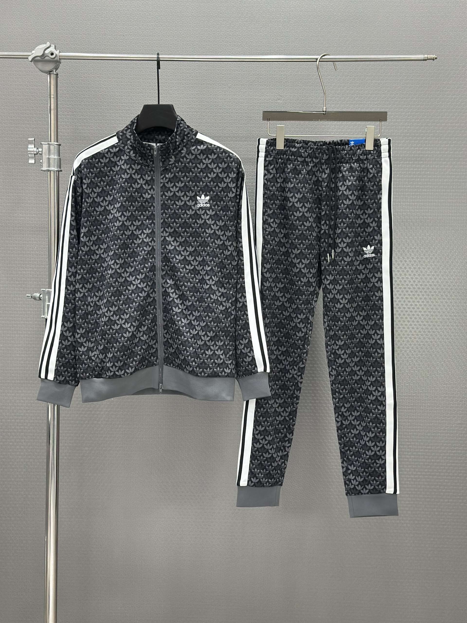 Set bộ thu đông Adidas full logo Xám kẻ sọc viền Trắng Like Auth XS-L VTN