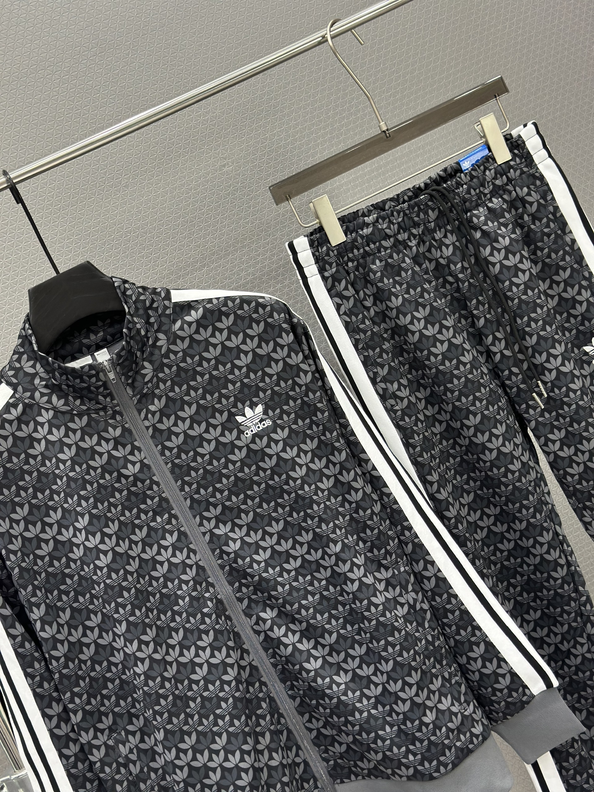 Set bộ thu đông Adidas full logo Xám kẻ sọc viền Trắng Like Auth XS-L VTN