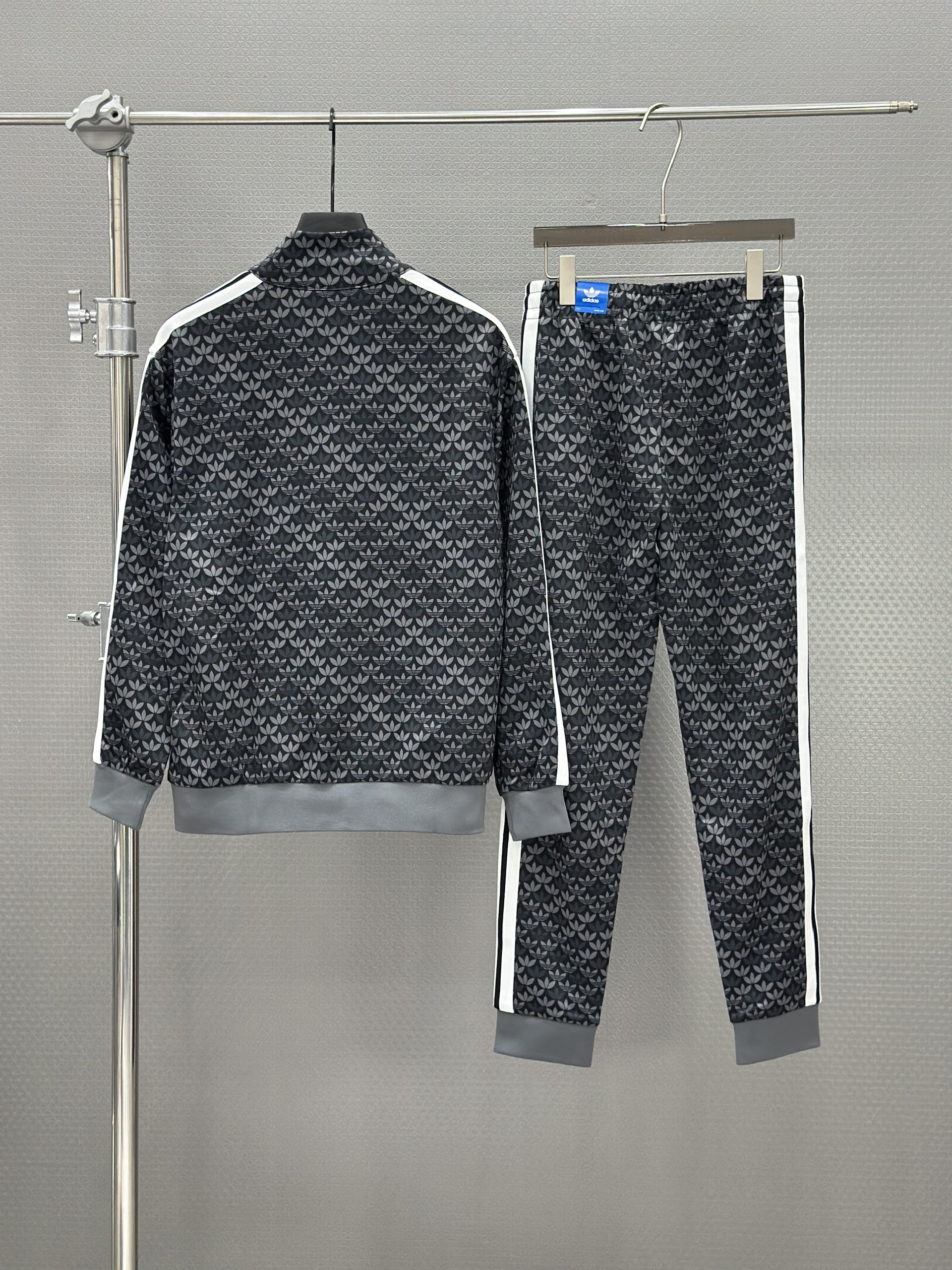 Set bộ thu đông Adidas full logo Xám kẻ sọc viền Trắng Like Auth XS-L VTN