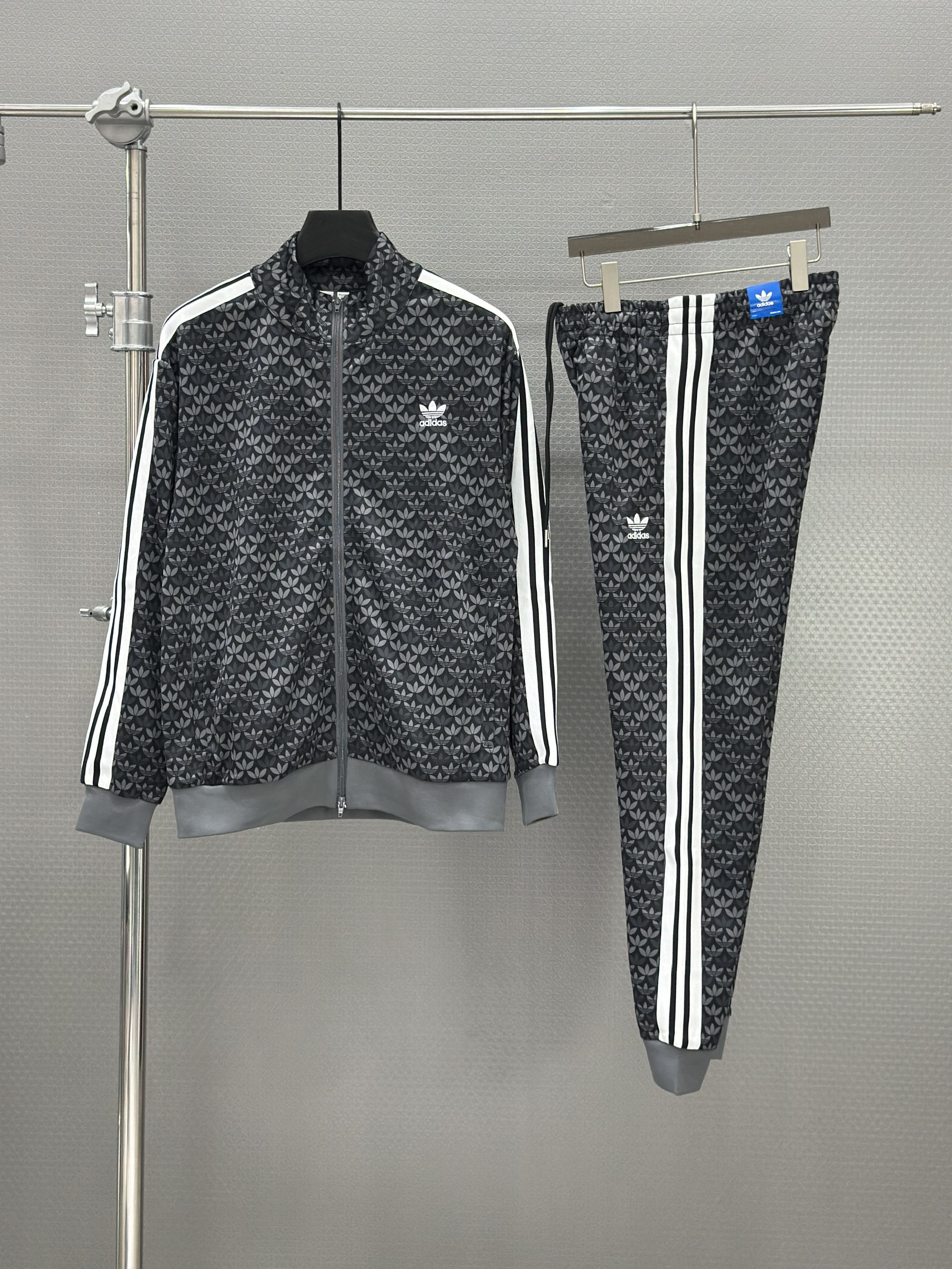 Set bộ thu đông Adidas full logo Xám kẻ sọc viền Trắng Like Auth XS-L VTN