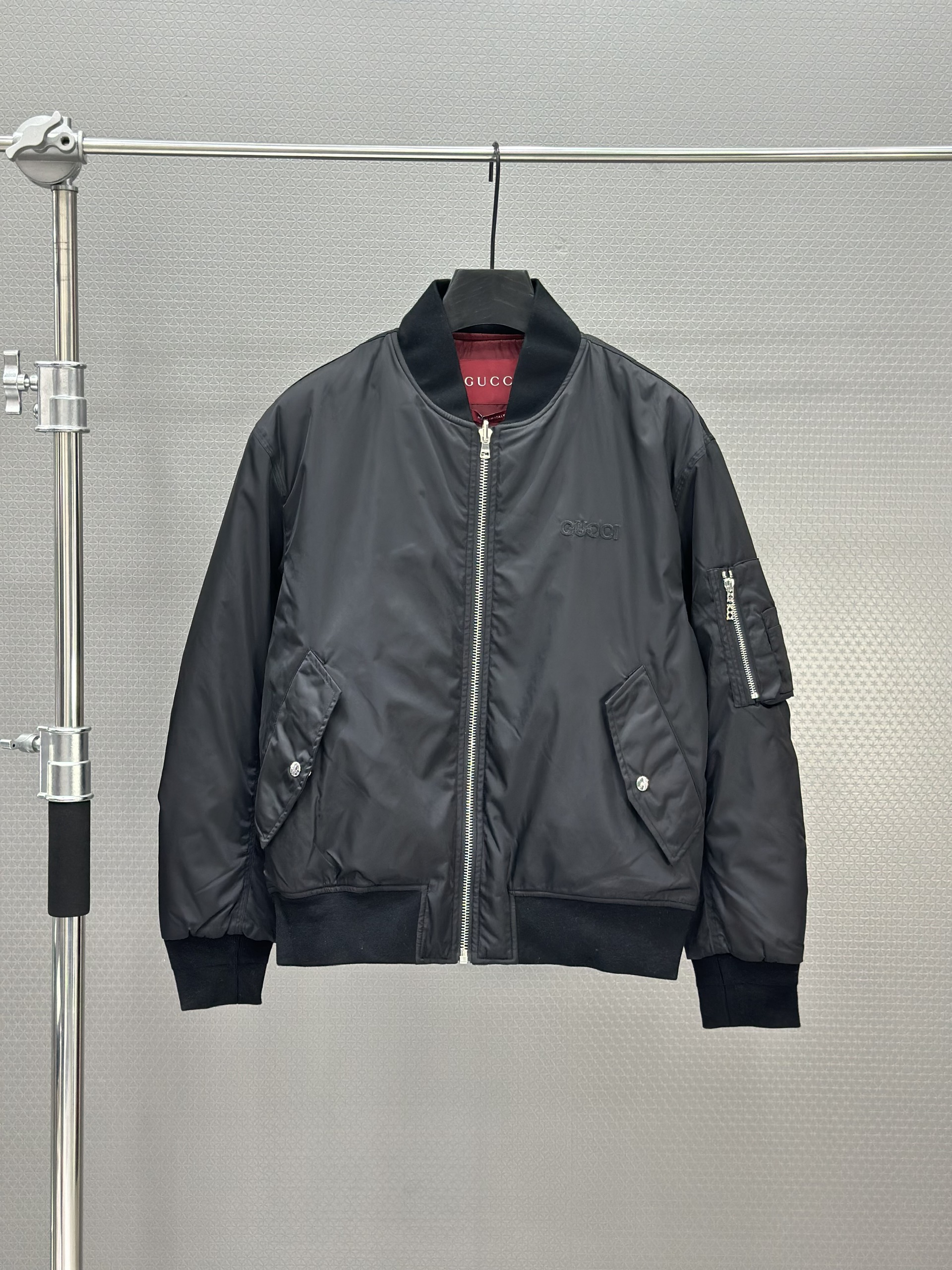Áo khoác gió Gucci GC 9600 2 mặt Đen Đỏ Like Auth S-L VTN