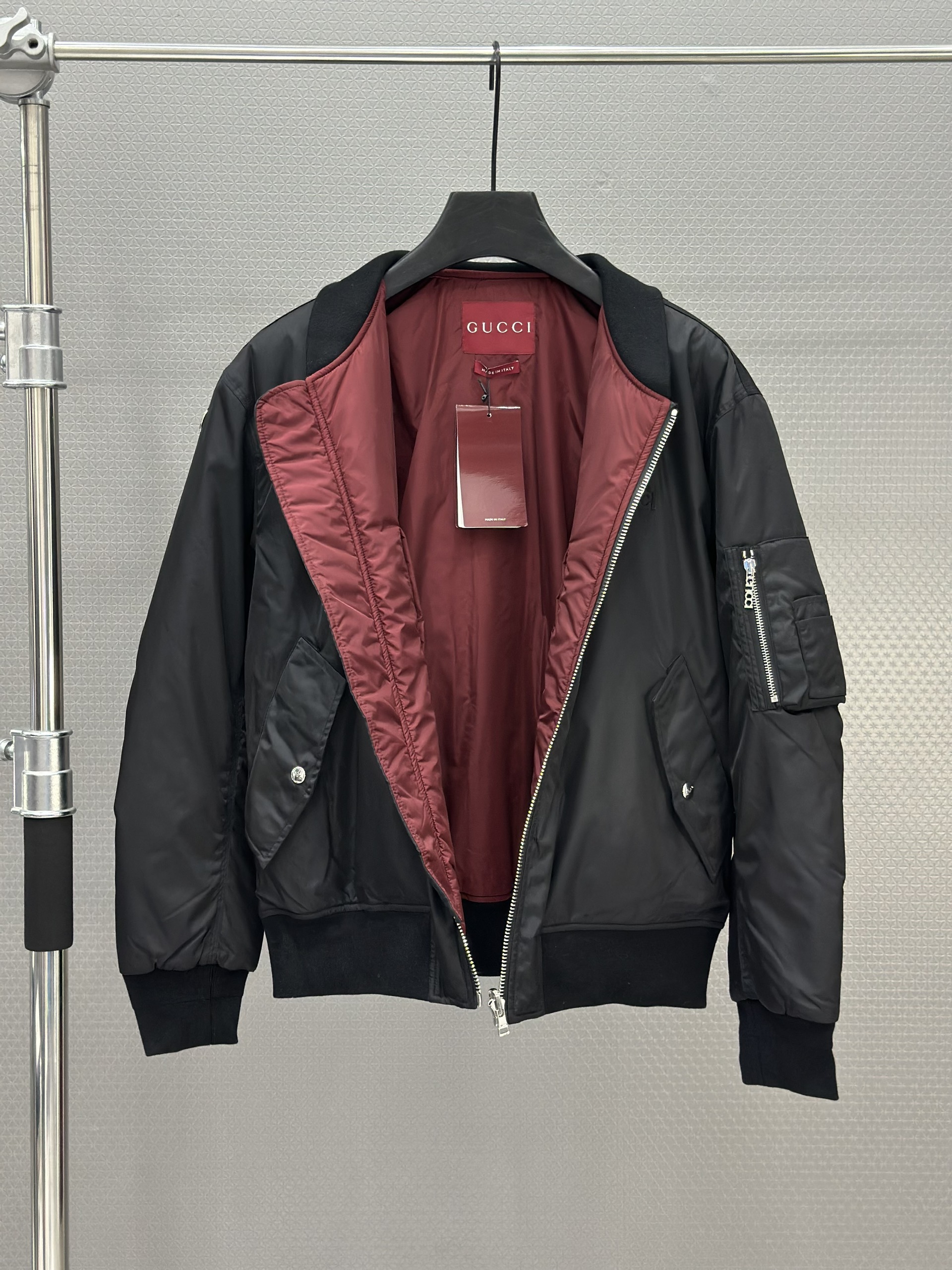 Áo khoác gió Gucci GC 9600 2 mặt Đen Đỏ Like Auth S-L VTN
