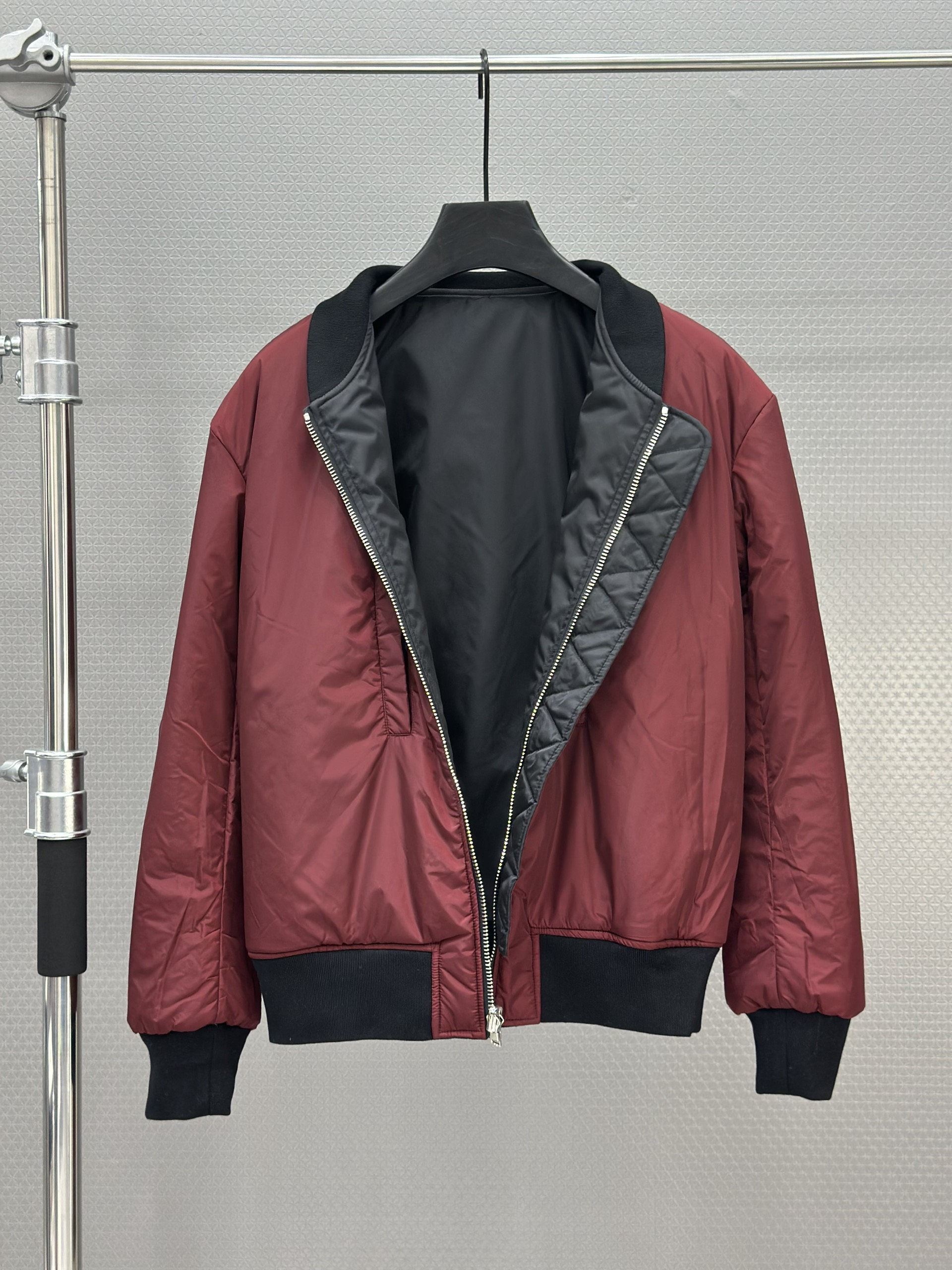 Áo khoác gió Gucci GC 9600 2 mặt Đen Đỏ Like Auth S-L VTN