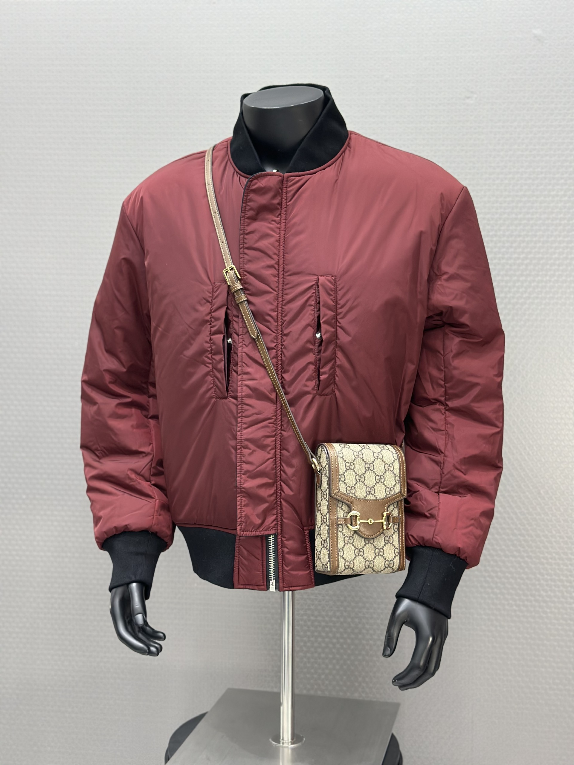 Áo khoác gió Gucci GC 9600 2 mặt Đen Đỏ Like Auth S-L VTN