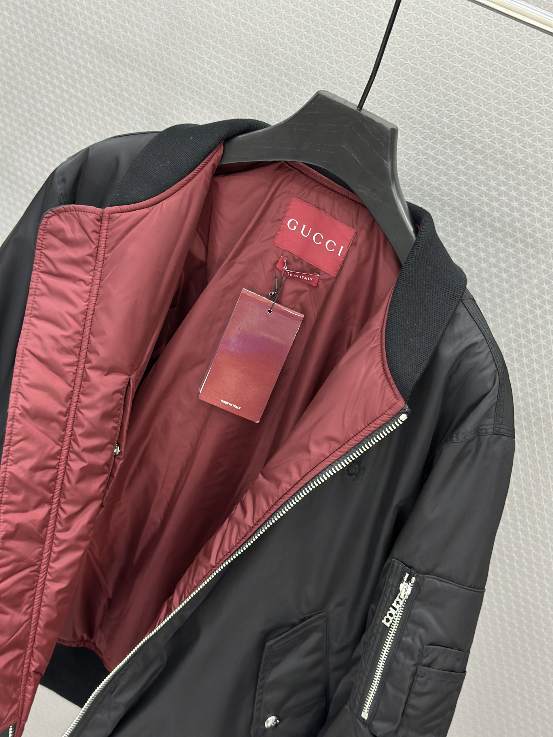 Áo khoác gió Gucci GC 9600 2 mặt Đen Đỏ Like Auth S-L VTN
