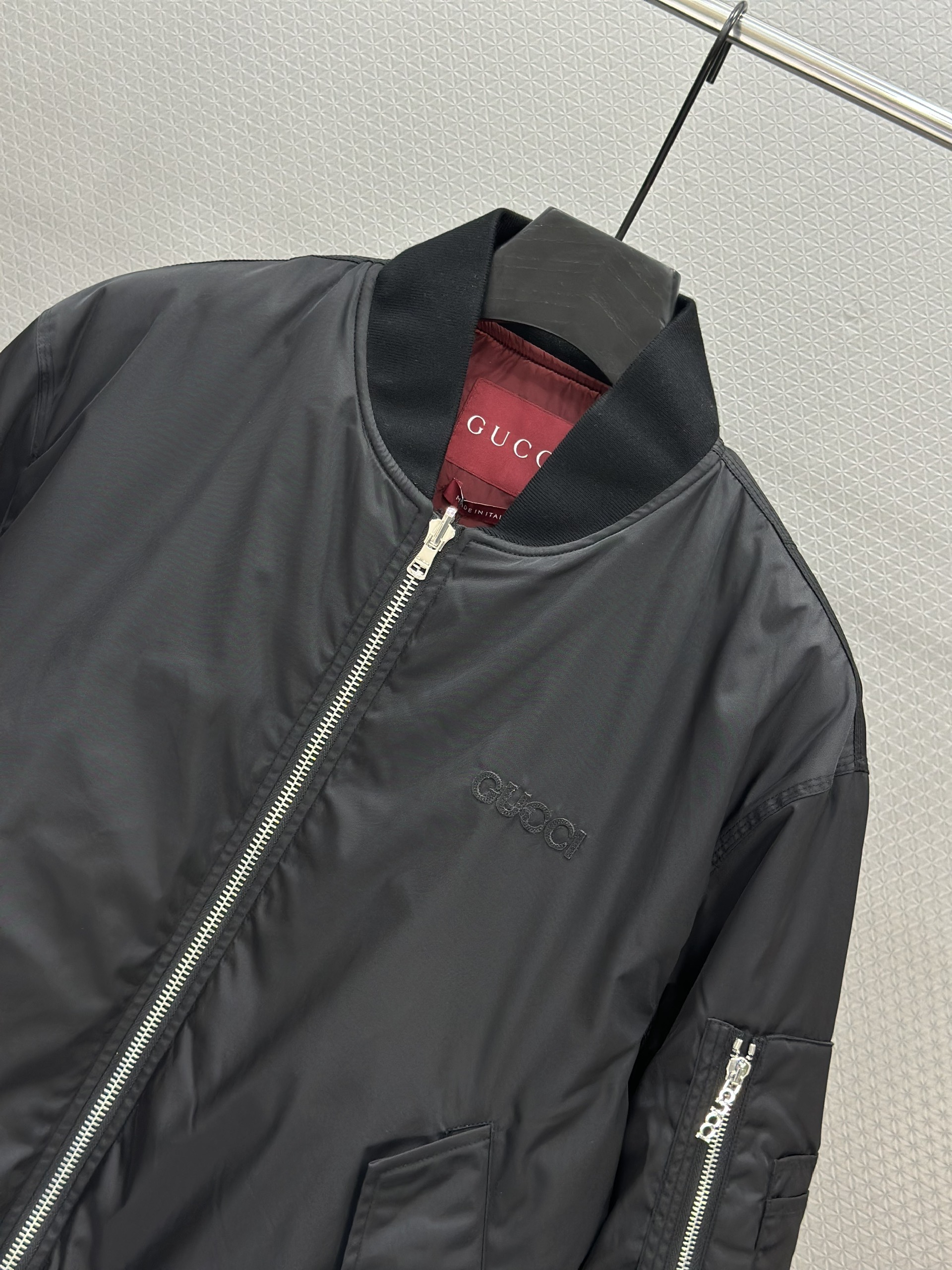 Áo khoác gió Gucci GC 9600 2 mặt Đen Đỏ Like Auth S-L VTN