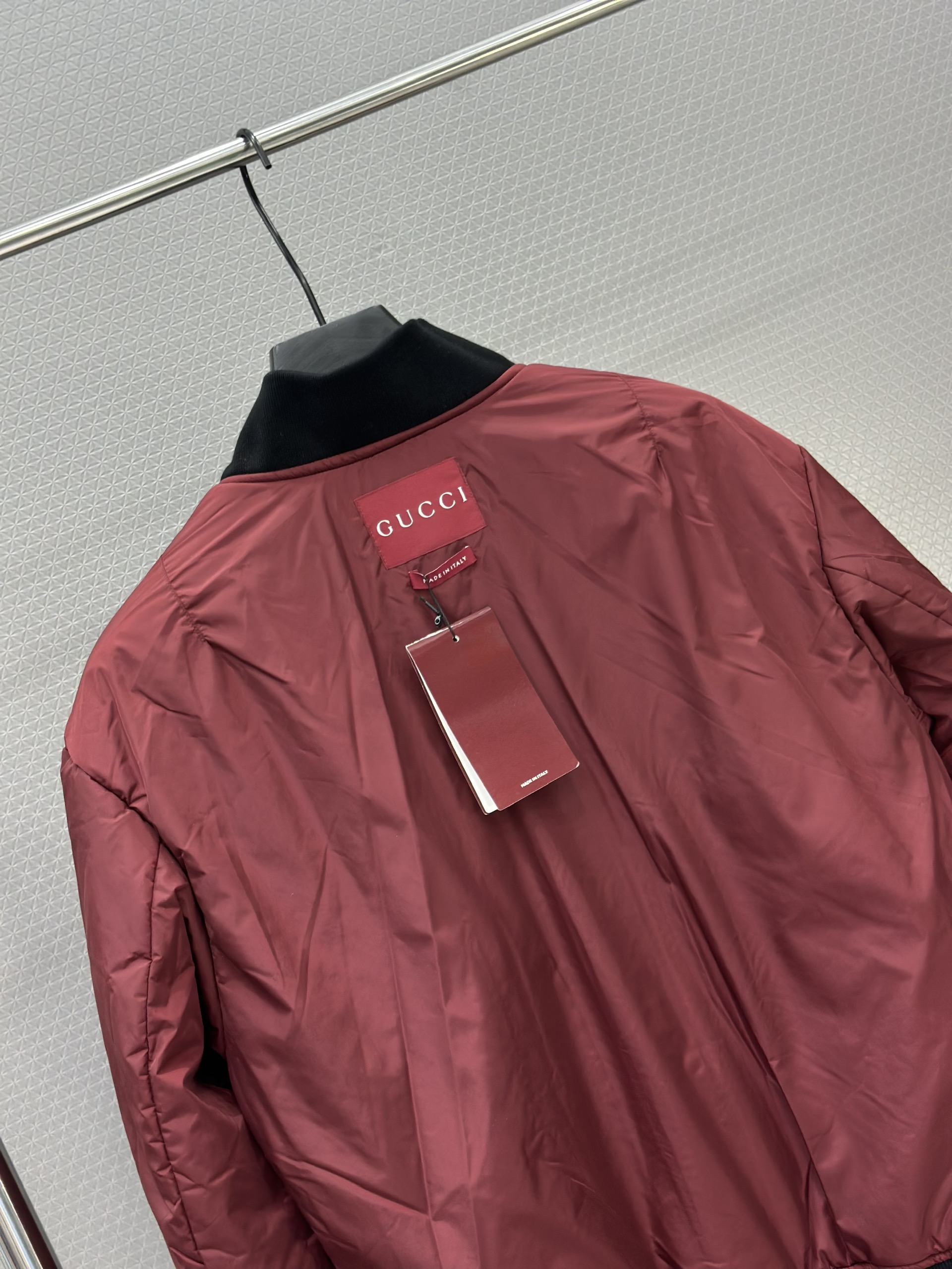 Áo khoác gió Gucci GC 9600 2 mặt Đen Đỏ Like Auth S-L VTN