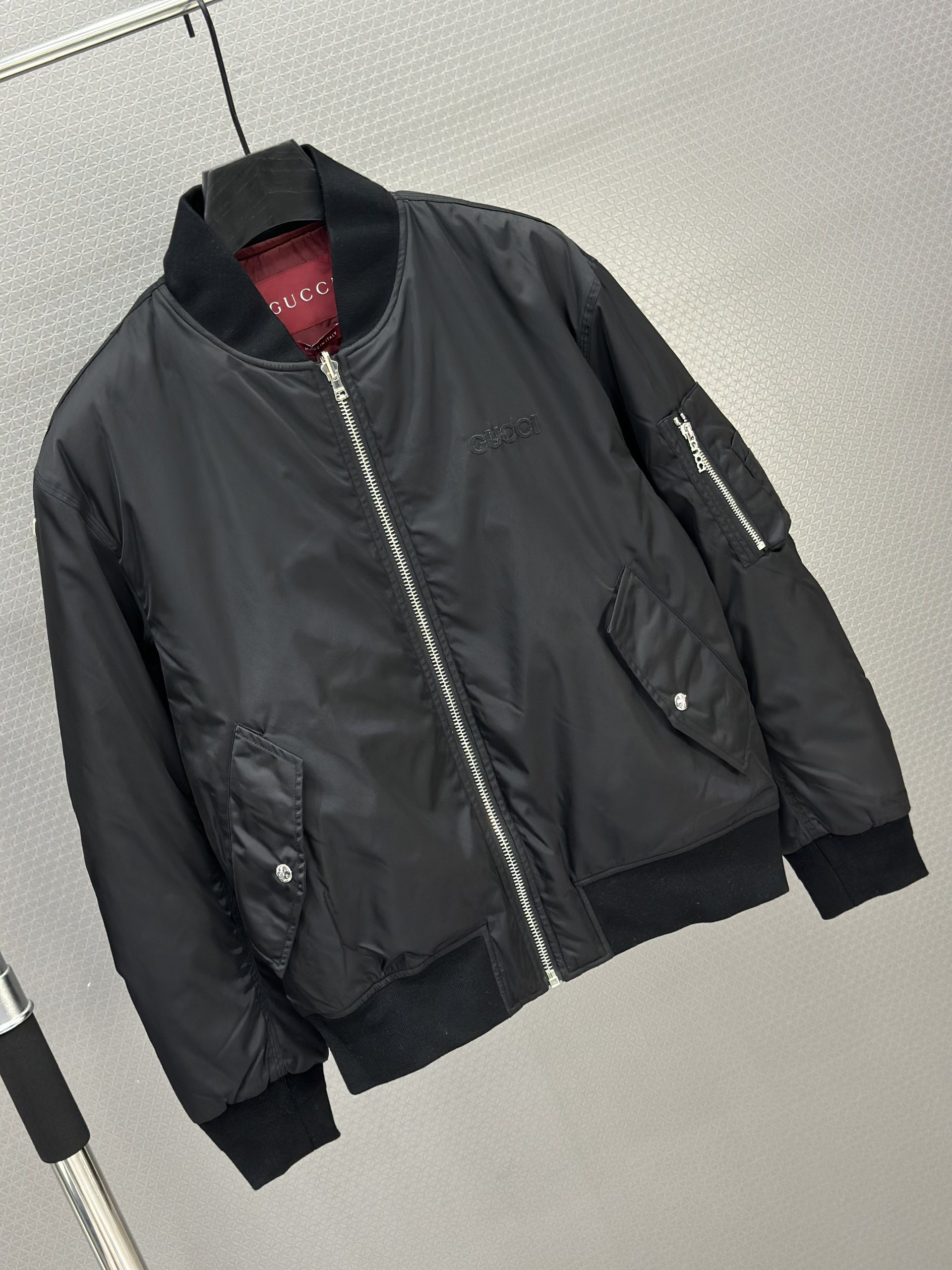 Áo khoác gió Gucci GC 9600 2 mặt Đen Đỏ Like Auth S-L VTN